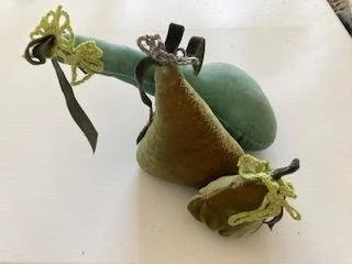 Vintage-Inspired Velvet Pear