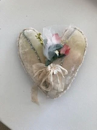 pale yel heart 2.jpg