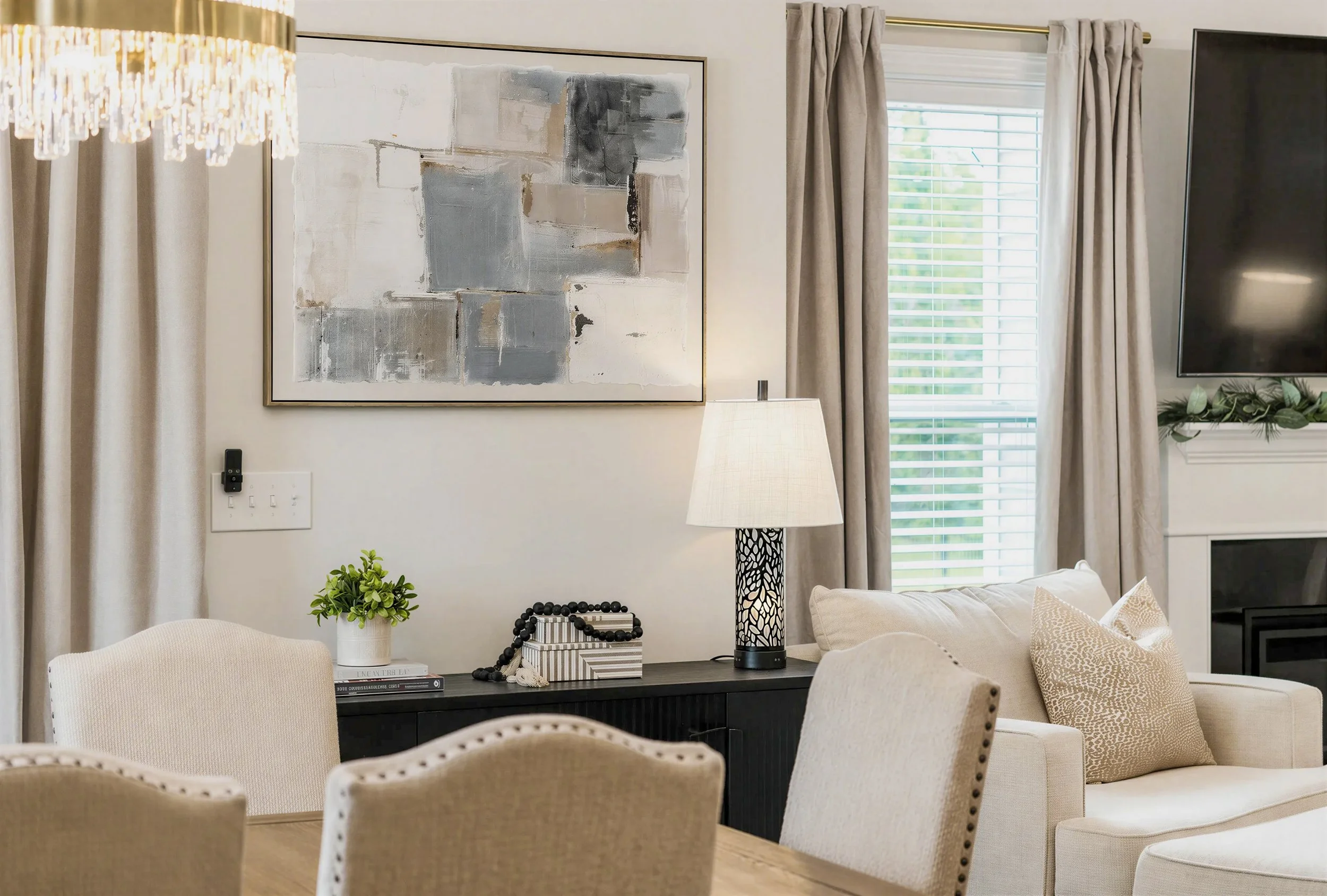 16-Benson_Dining_room_vingette_3_edited_4k.jpg