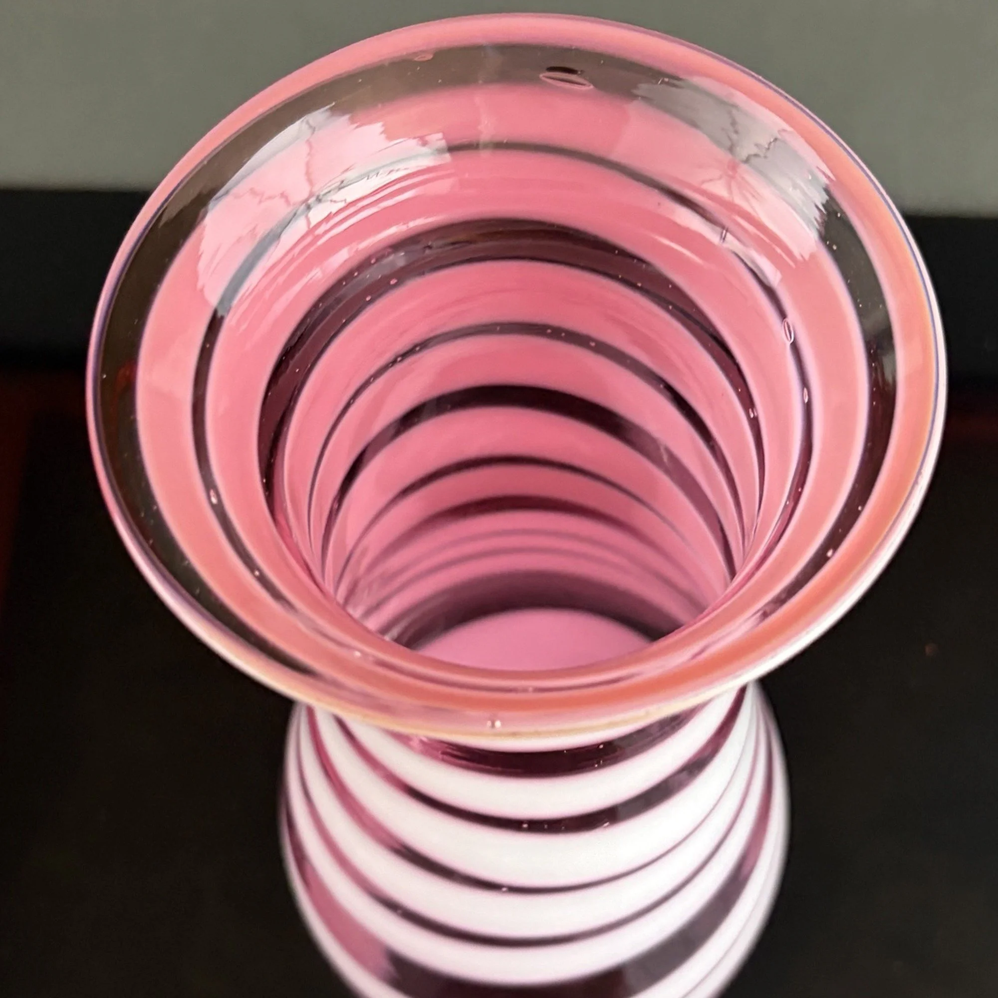 pink_white_vase_03_top (1).jpg