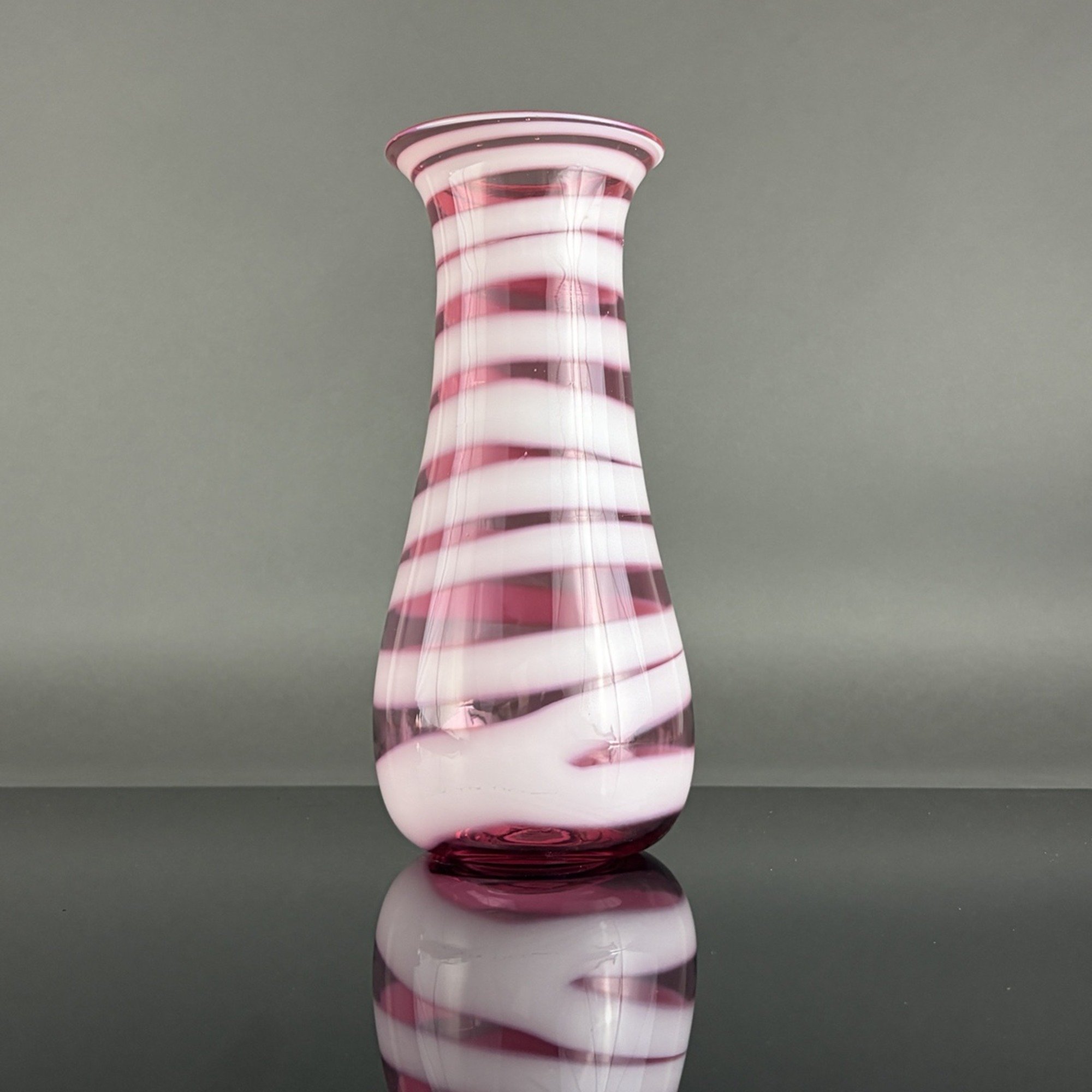 pink_white_vase_01 (1).jpg