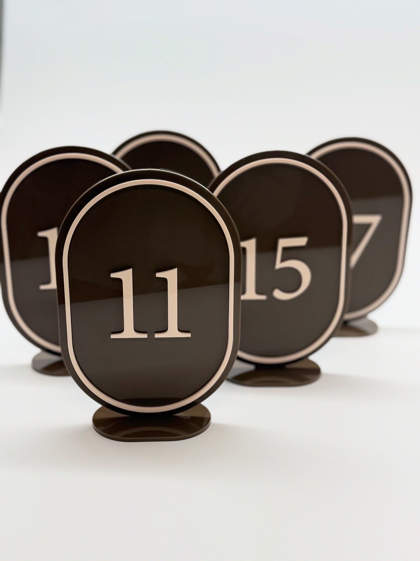 Black and white flip-style desk calendar displaying the date 11.