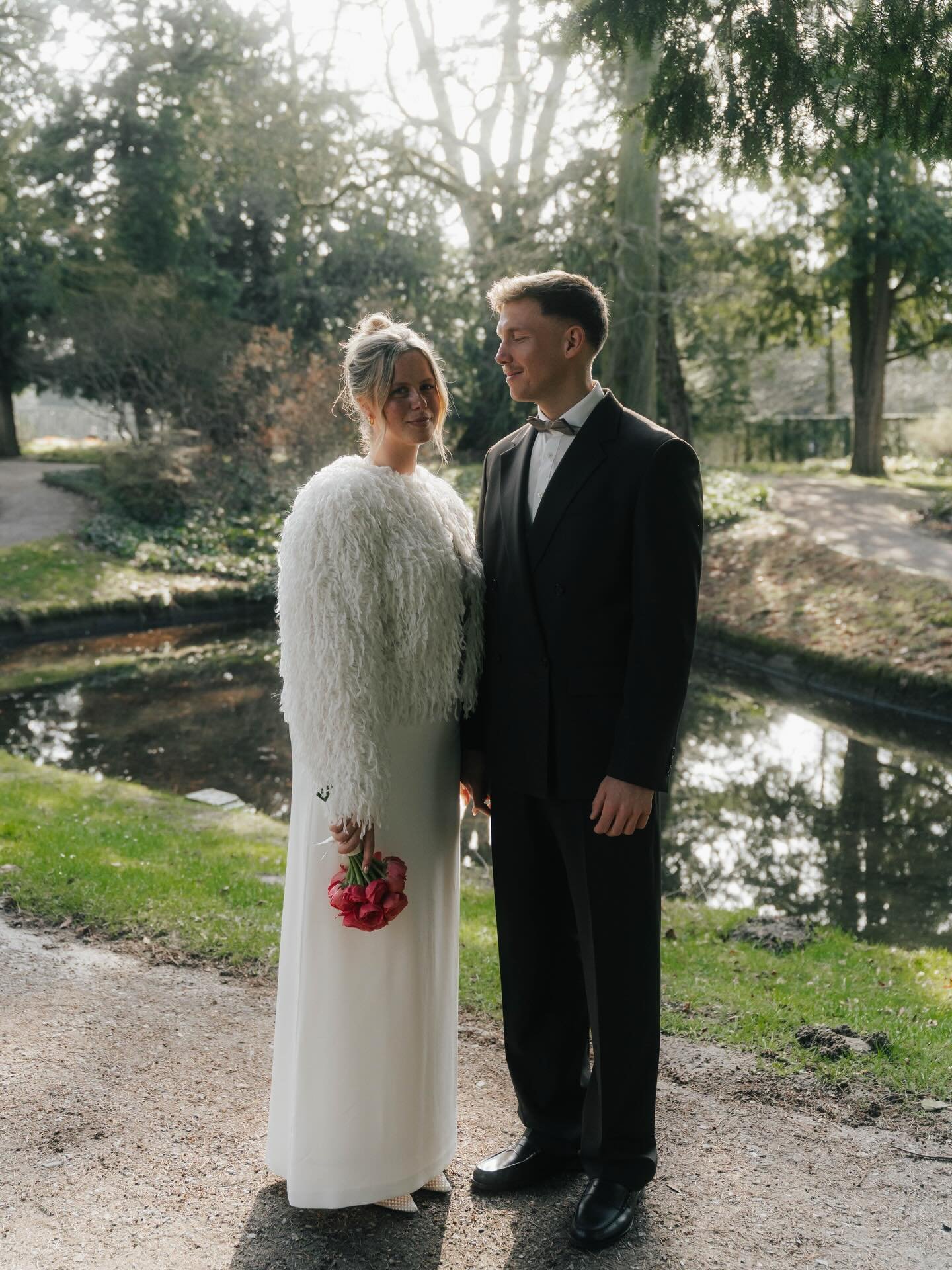 Schloss Benrath looked good on them 🤍

&bull;
&bull;
&bull;

#standesamtlichetrauung #standesamtd&uuml;sseldorf #firstlook #brautpaar #hochzeitsfotograf