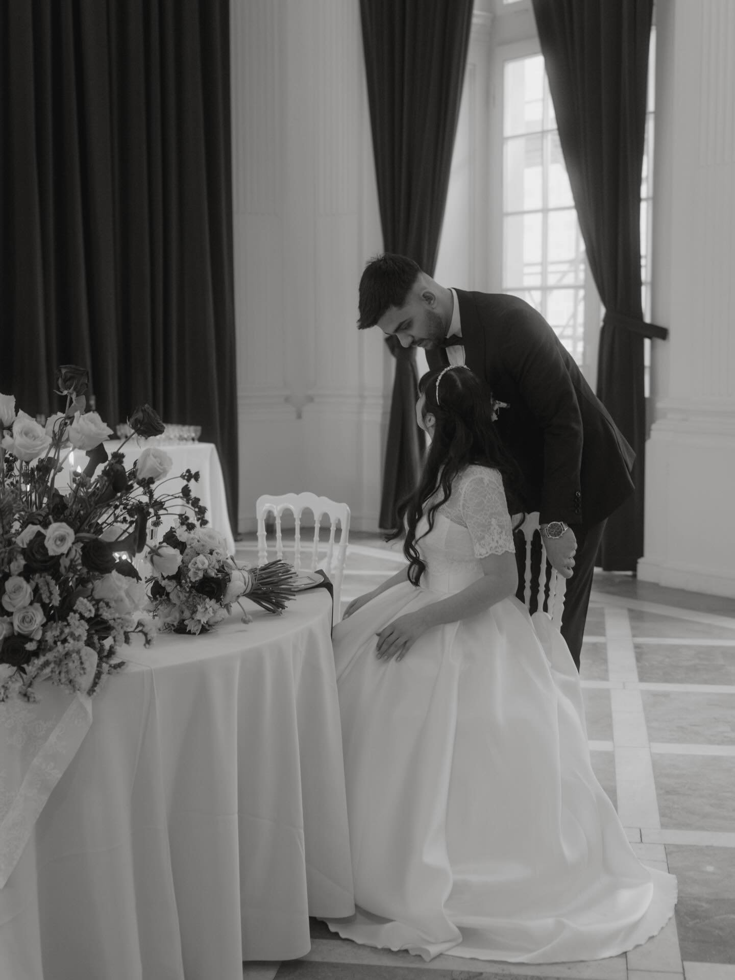 A Bridgerton-style wedding 🥹🤍