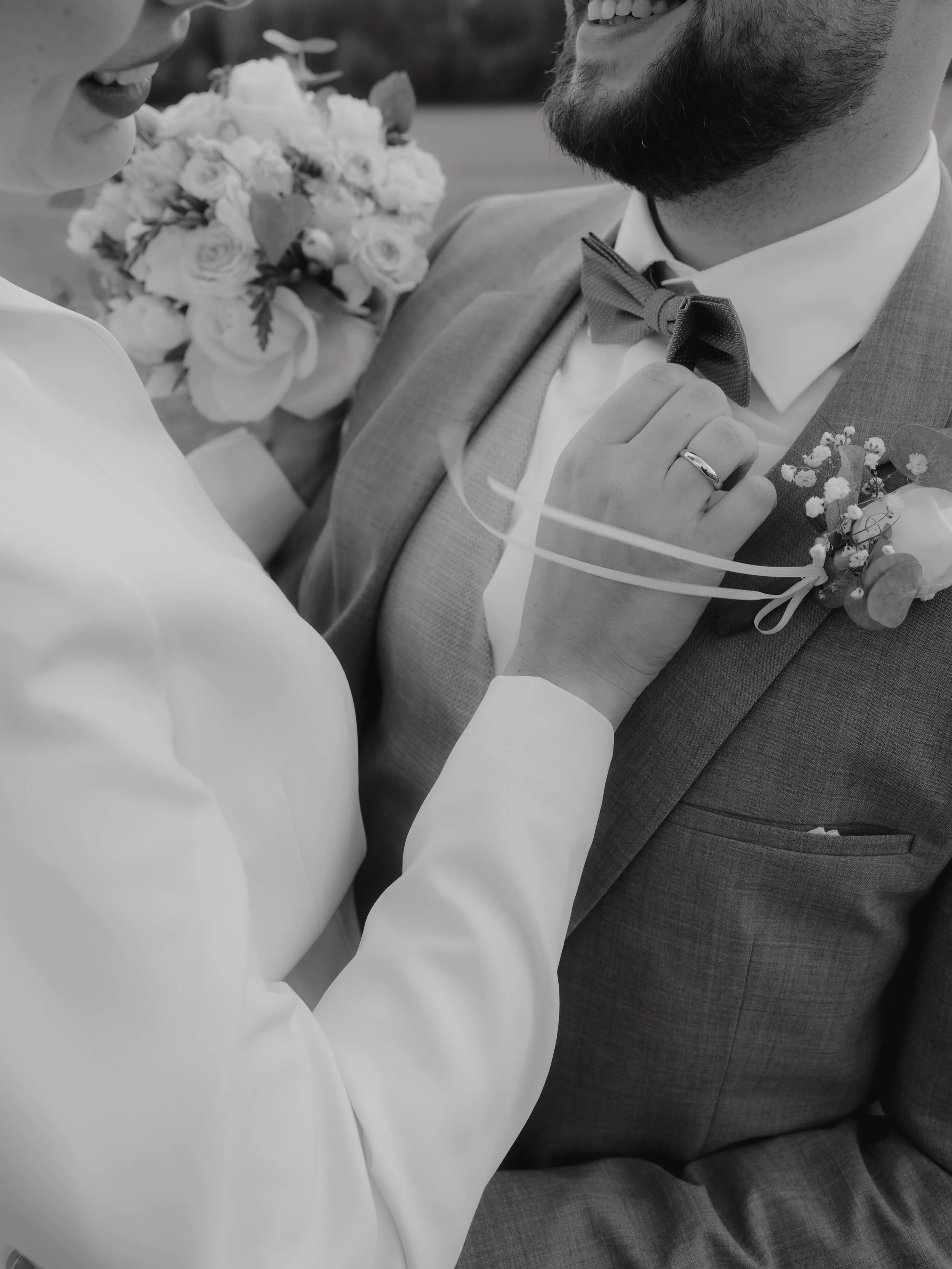 little details that matter 🤍

Als Hochzeitsfotografin gilt es nicht nur die gro&szlig;en Momente festzuhalten. Genauso wichtig sind die kleinen Momente und die Details die euren Tag ausmachen 🫶🏼