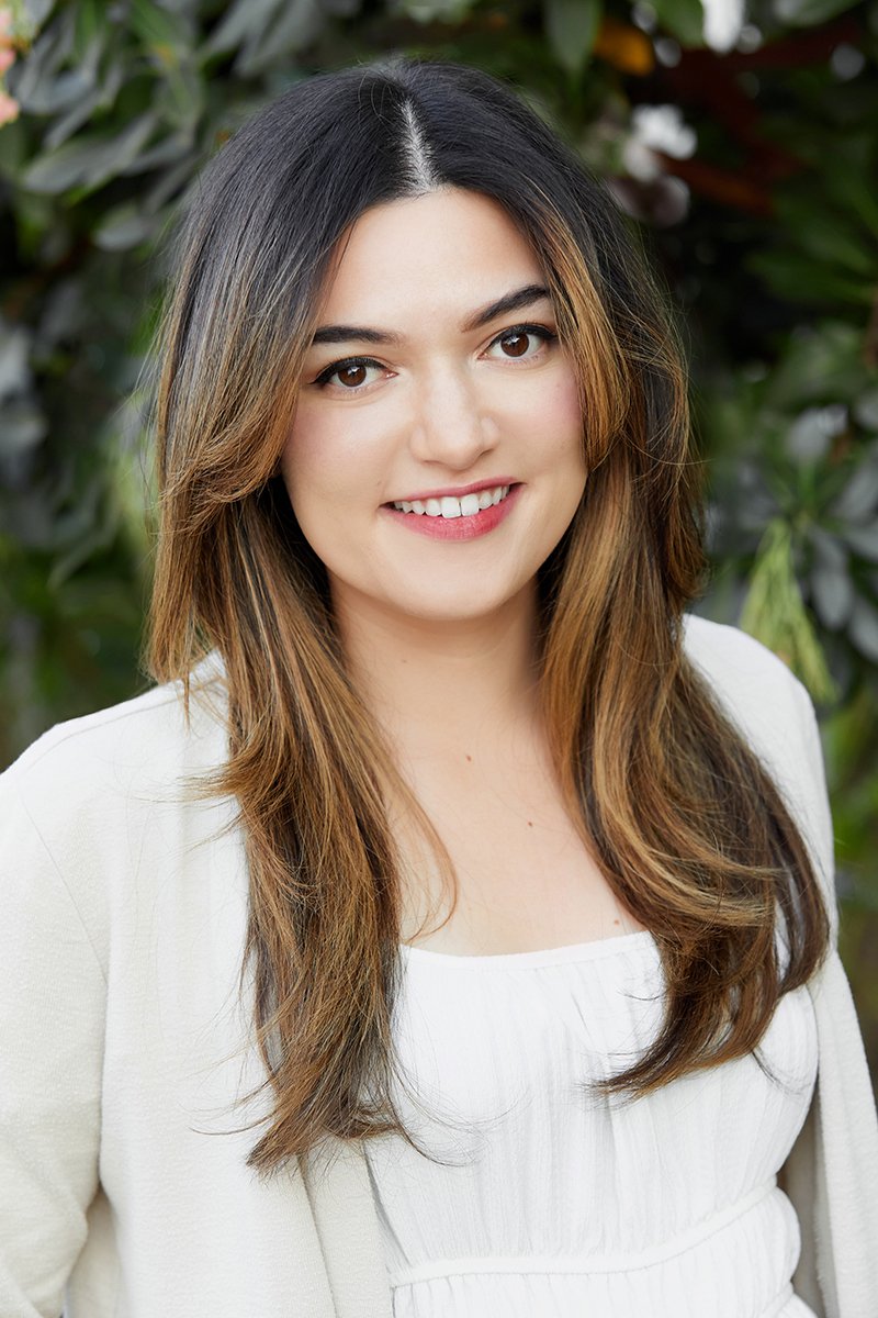 Roxanna McCabe, associate marriage and family therapist Cool Girl Therapy Online in California