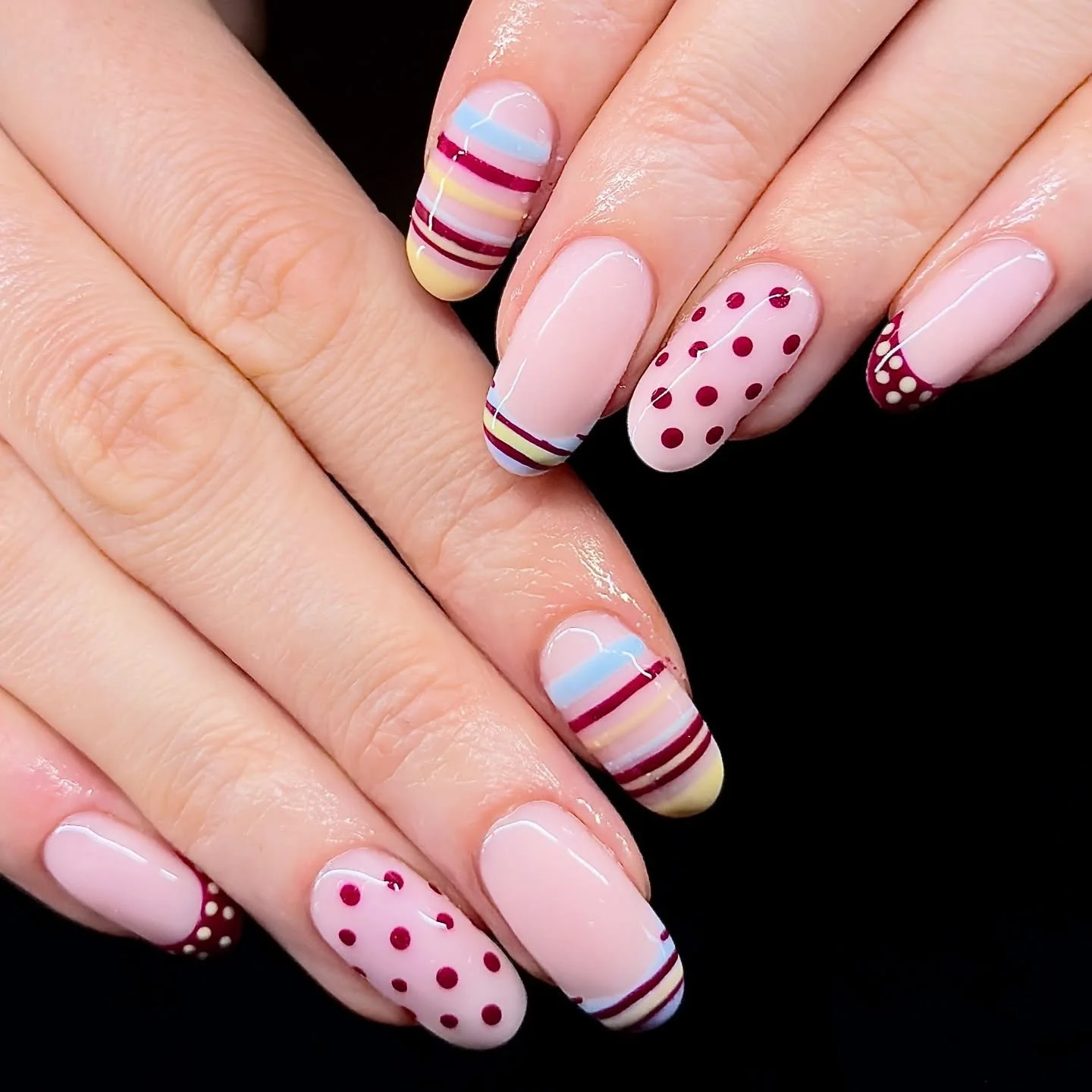 Polka dots and stripes really are all the rage at the minute 🩵💛

Done by our @lauren_thatnailstudio 
Using all @glossifyofficial 

#nailart #gelnails #loveglossify #wilmslownails #cheshire