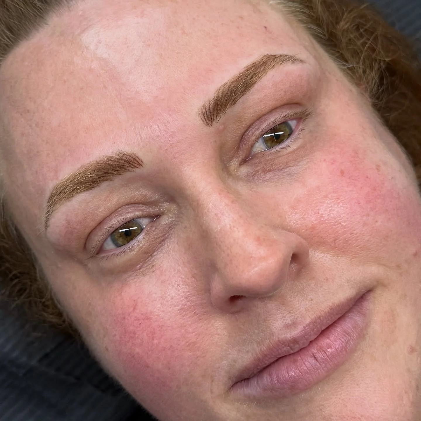 Hyperrealism Transformation 💉

Hyperrealism is design to mimic the look of real hair strokes giving the most soft and natural finish 🙌

This technique is ideal for those who:
✨ Have sparse or uneven brows 
✨ Have loss of hair including over pluckin