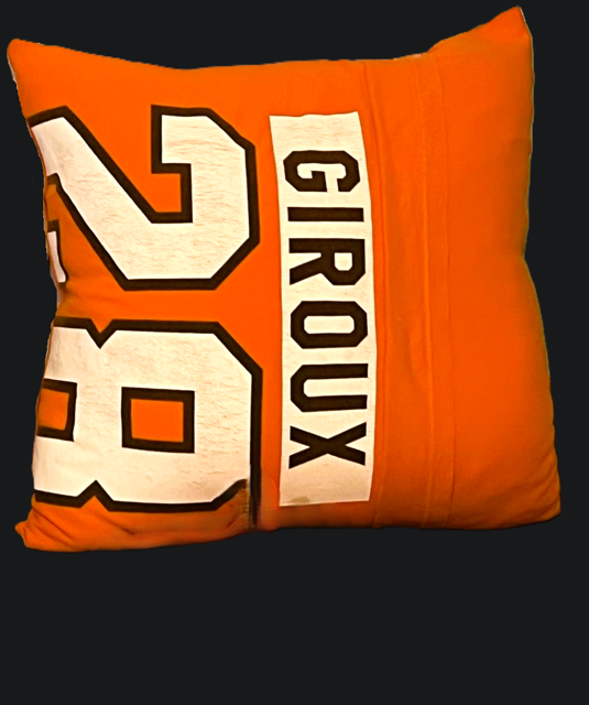 Tshirt memory pillow back with back blackground.PNG