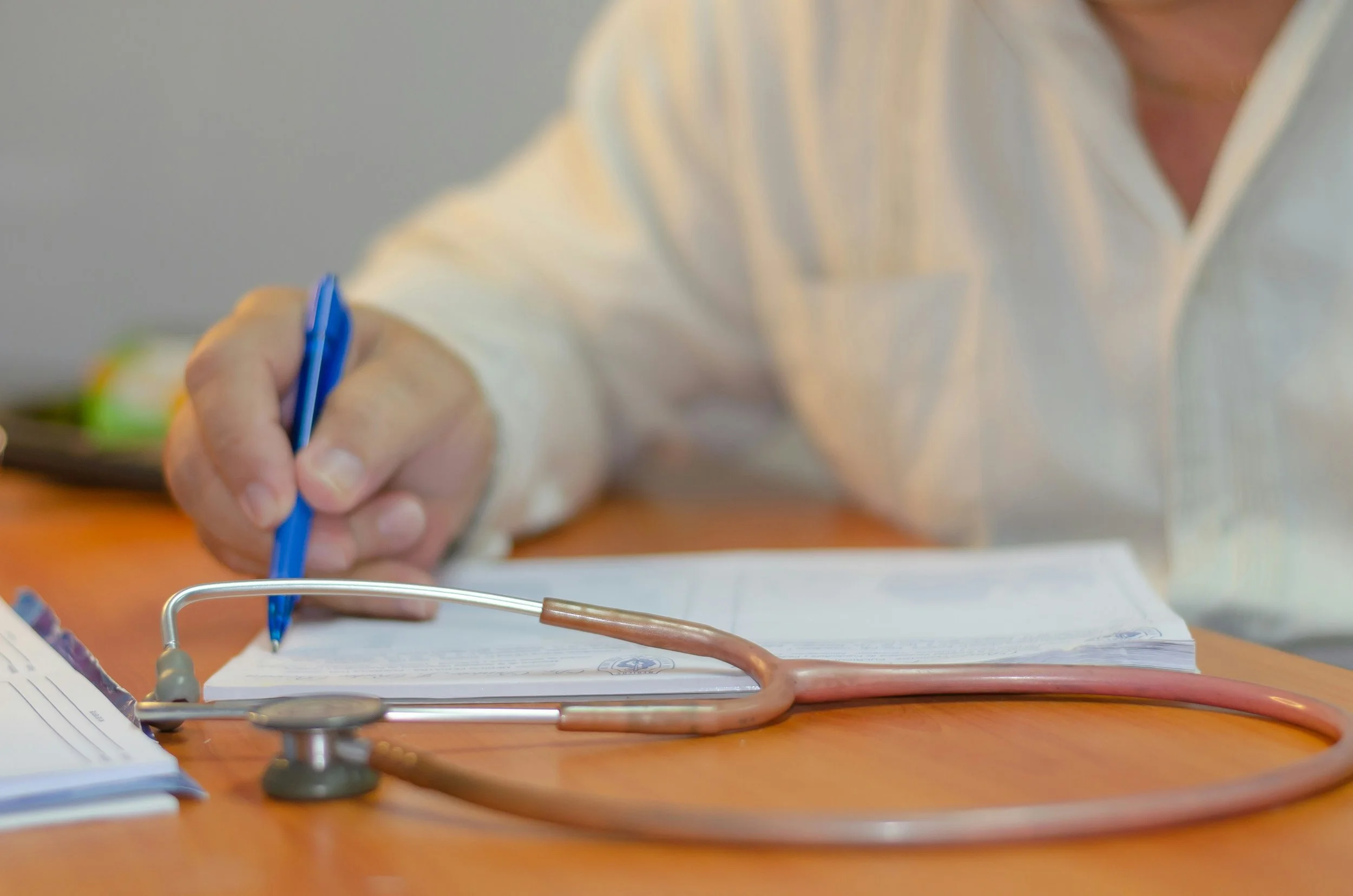 Stethoscope and notepad on a doctor's desk during a food sensitivities diagnosis appointment