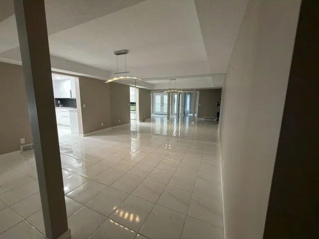 Move-in ready living room with dusted shelves and clean windows, serviced by AAE Home Glow, Calgary.
