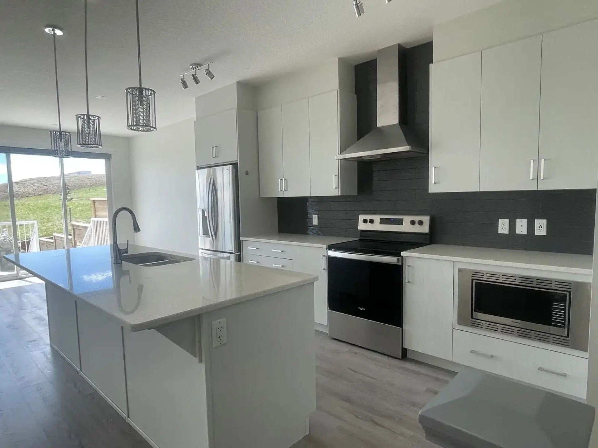 Deep-cleaned kitchen with sparkling floors and streak-free surfaces, part of a residential cleaning service by AAE Home Glow.