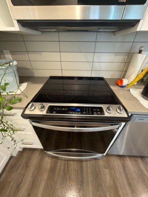 Stovetop and oven interior professionally degreased and sanitized by AAE Home Glow's cleaning team