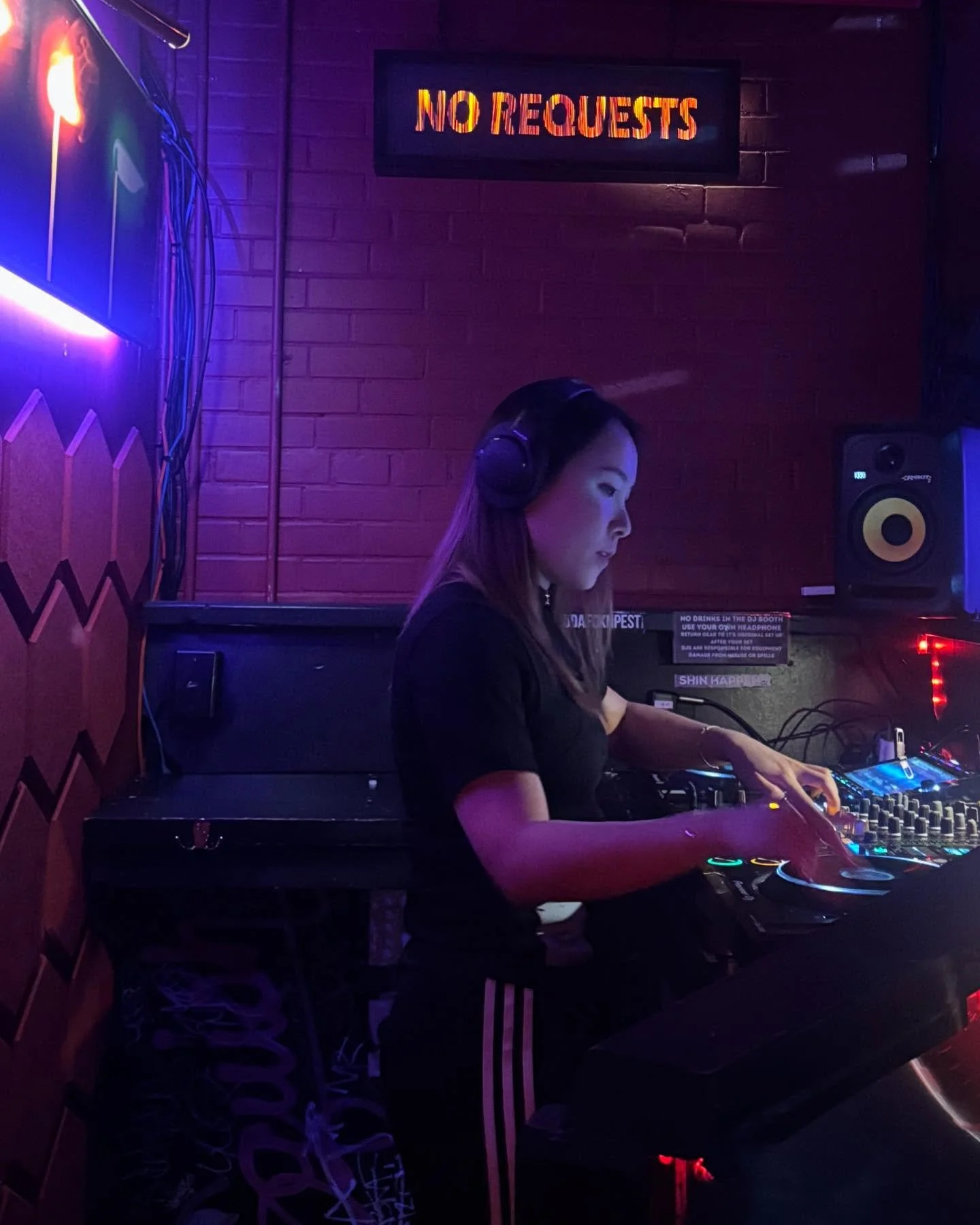 Always fun to play the same nights as my girls 💕 thank you to everyone who came out, we could not have had a more lit Wednesday night lol