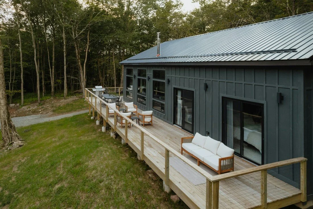 How Custom Deck Builders in Longmont Frame Your Space