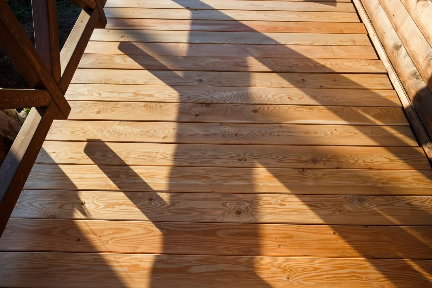Wood Deck Installation in Longmont That Handles High Heat
