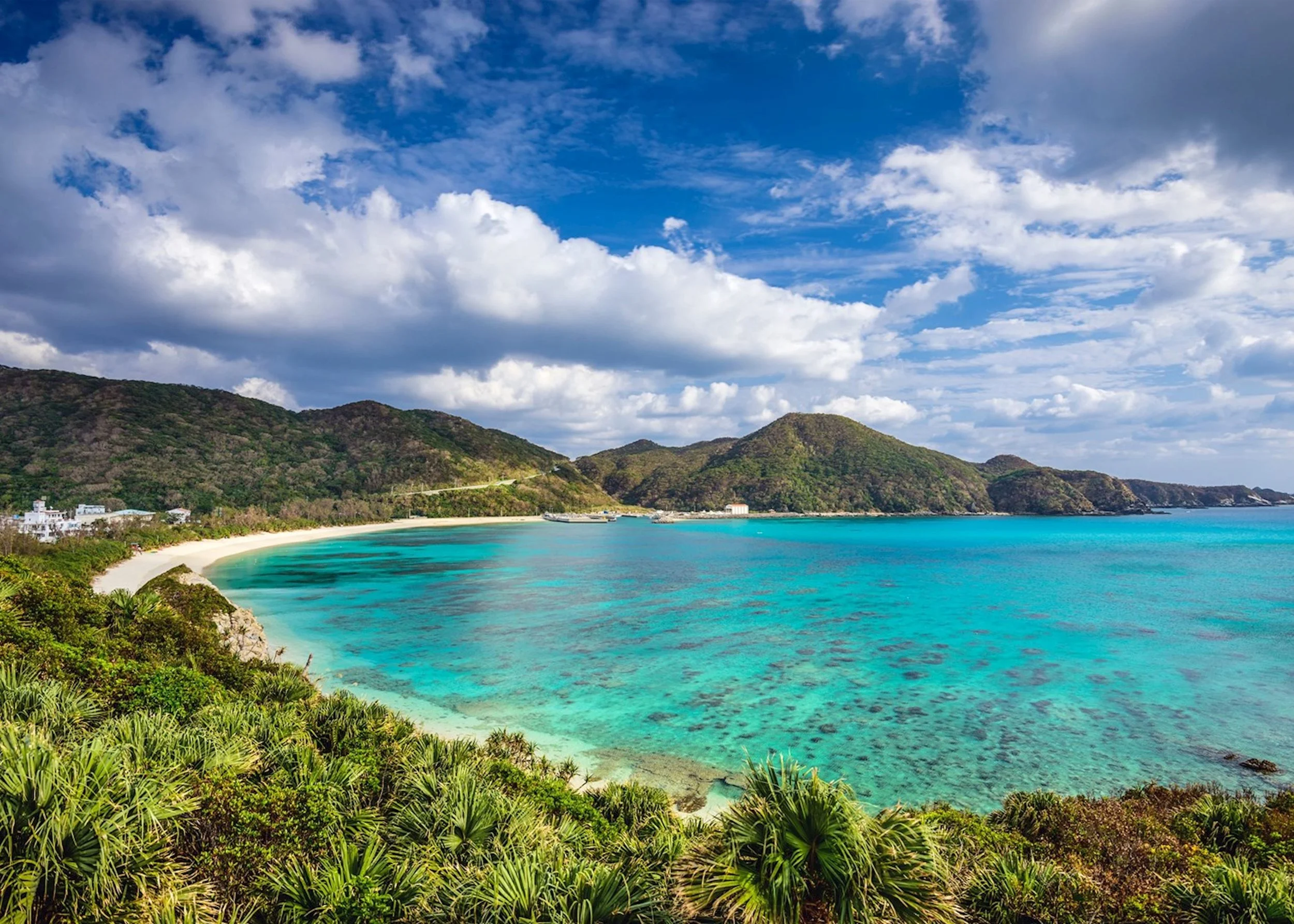 Okinawa, el Caribe japonés: playas paradisíacas, snorkel y el secreto de la longevidad