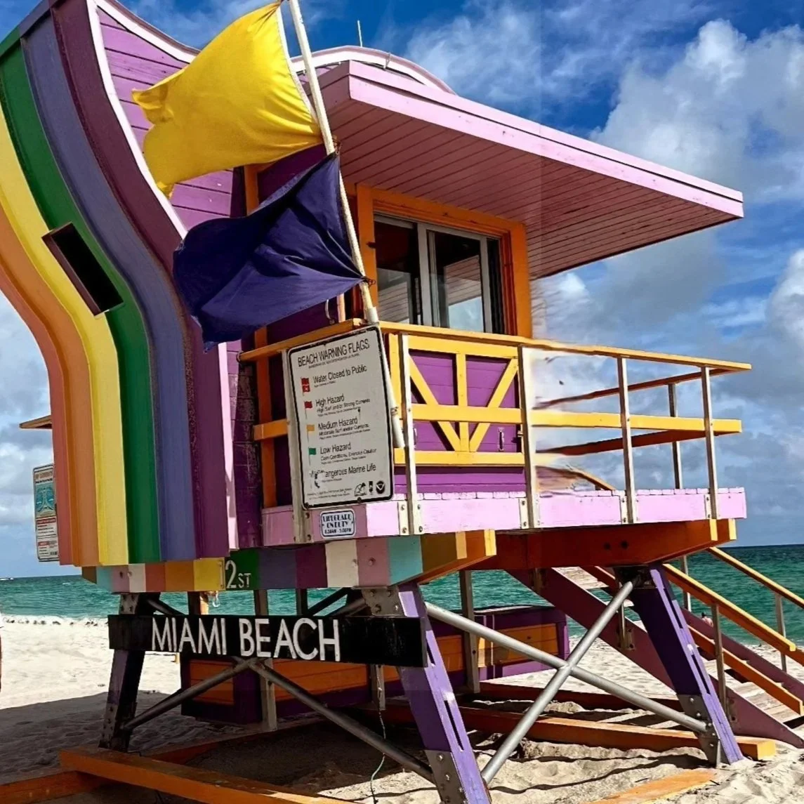 Puesto de socorrismo gay en playa de Miami