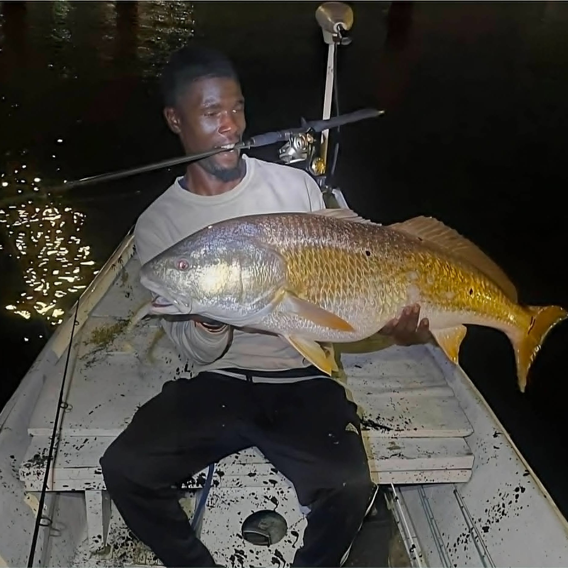 Close+up+of+Bull+Red+eating+Limit+Out+lures+Magnum+525+Swimbaits.jpg