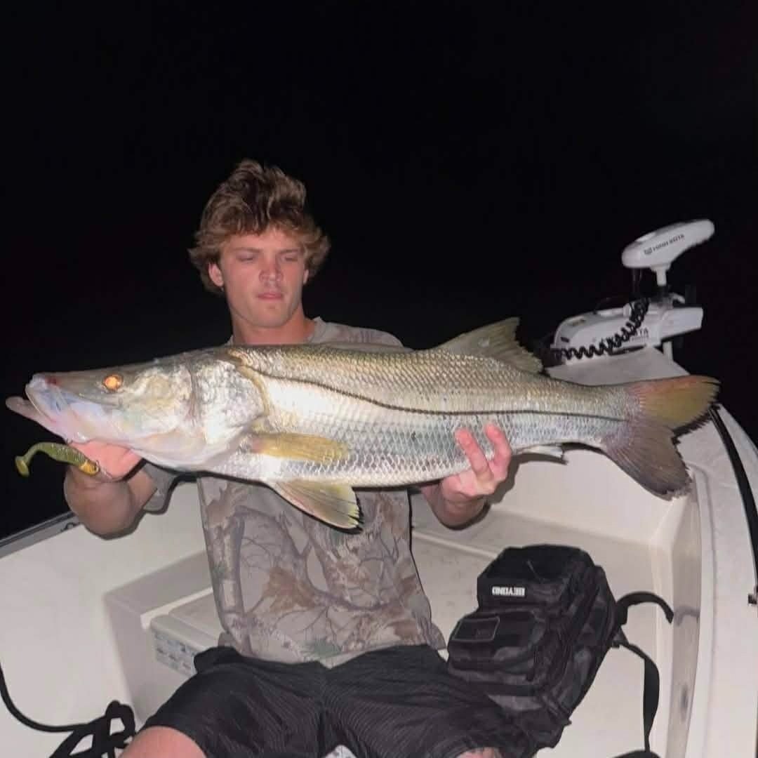 Giant+Snook+Caught+on+3.8+soft+plastic+Paddle+tail+limit+out+lures.jpg