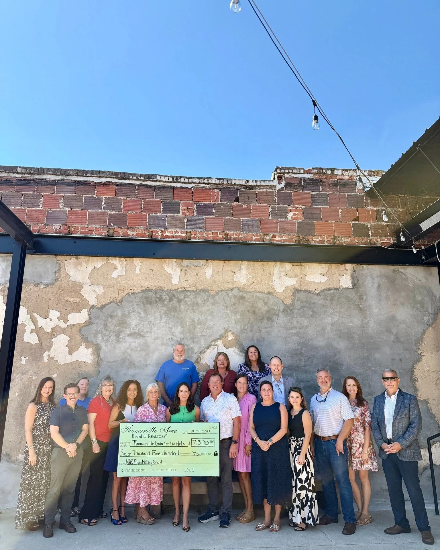 🎨 More public art is on the way to Downtown Thomasville!

Today, representatives from the City of Thomasville joined the Thomasville Area Board of REALTORS&reg; and Thomasville Center for the Arts for a special check presentation in support of the n