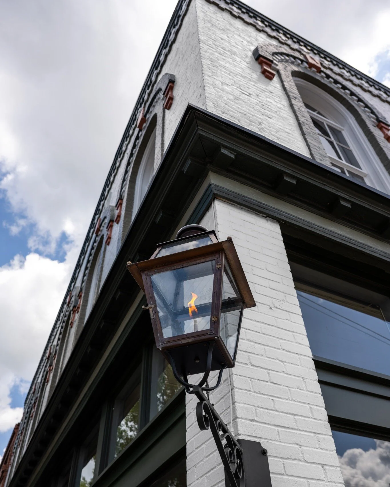 📍 Where in Downtown Thomasville?

Take a close look at this photo. Can you guess exactly where it was taken?  Drop your best guess in the comments! 

#DowntownThomasville #ThomasvilleGA