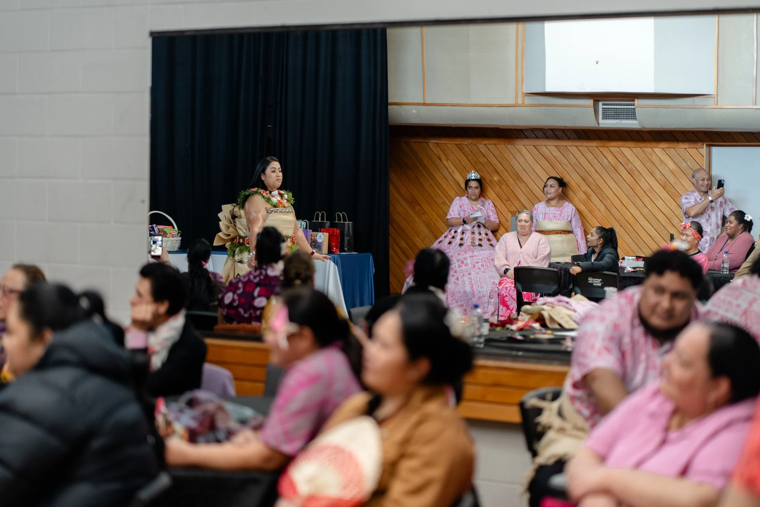 [Web Size] Staff Huddle-260821-079.jpg