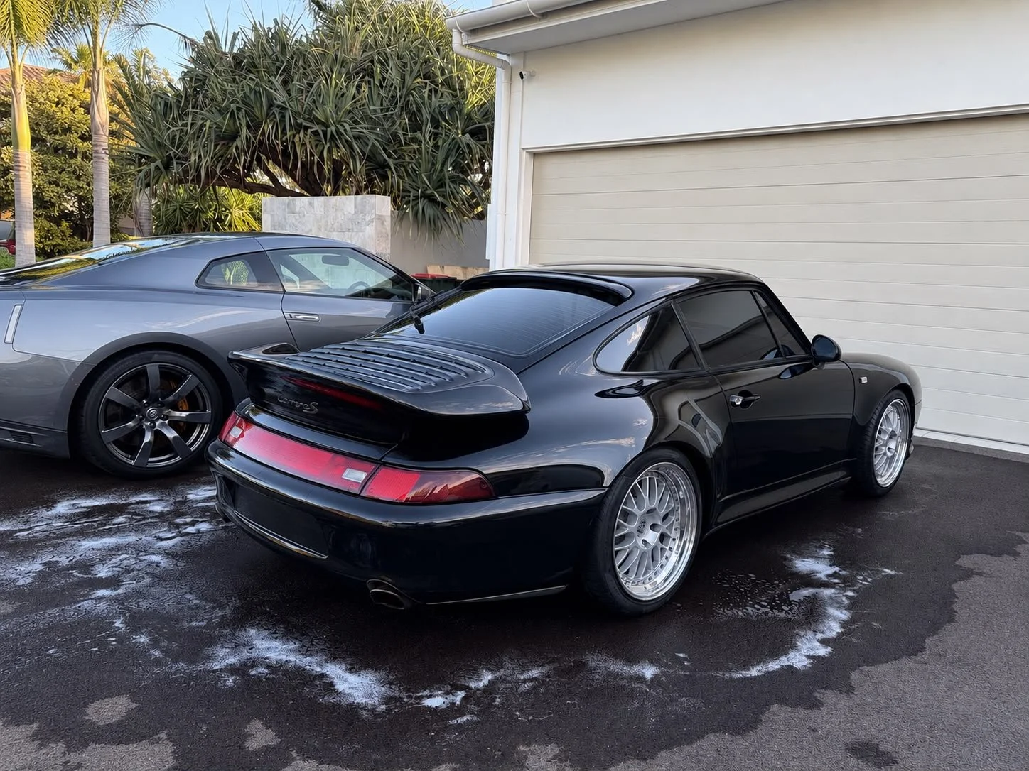 Black vintage porsche 911