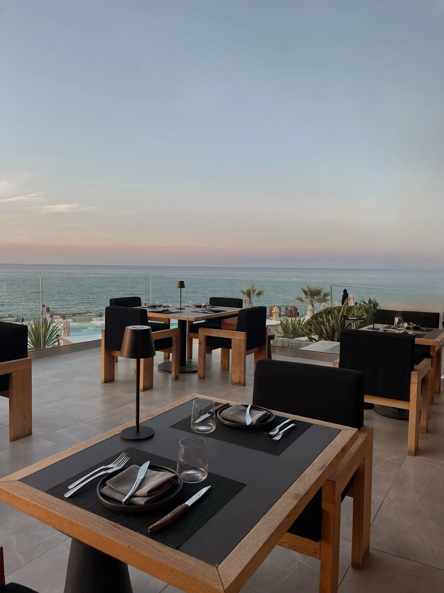 dinner here with your favourite person, good food &amp; talking for hours 🫶🏼

#crete #dinner #sunset #view #viewoftheday