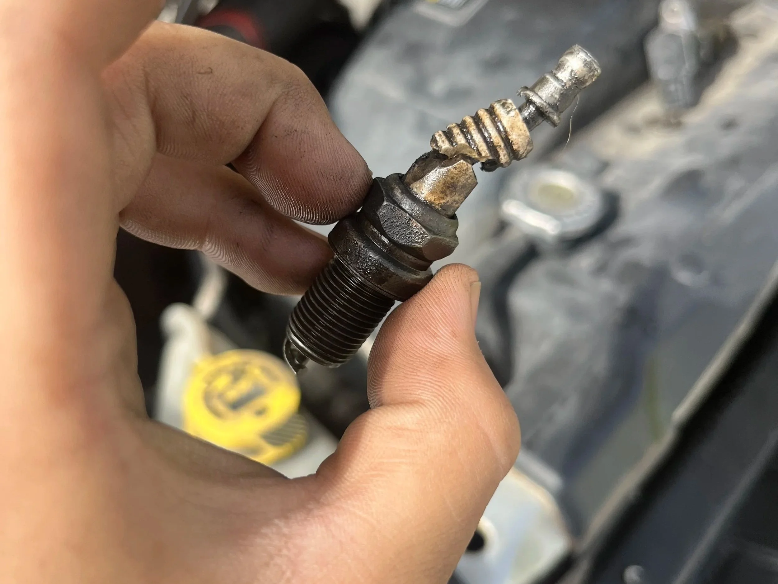 mobile mechanic fort wayne replacing spark plugs and performing a spark plug service in fort wayne