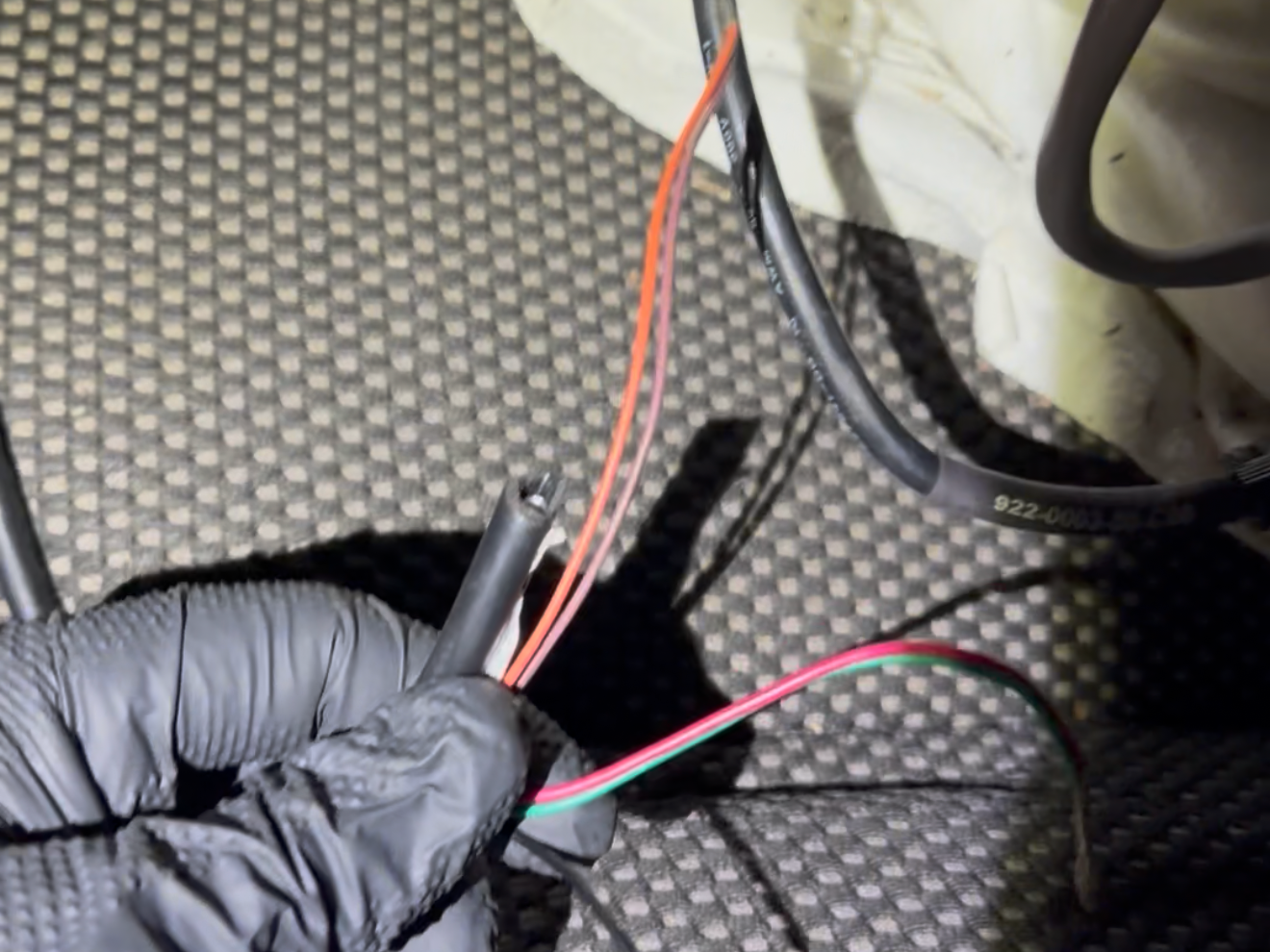 mobile mechanic in fort wayne performing car repair. performing advanced electrical diagnostics.