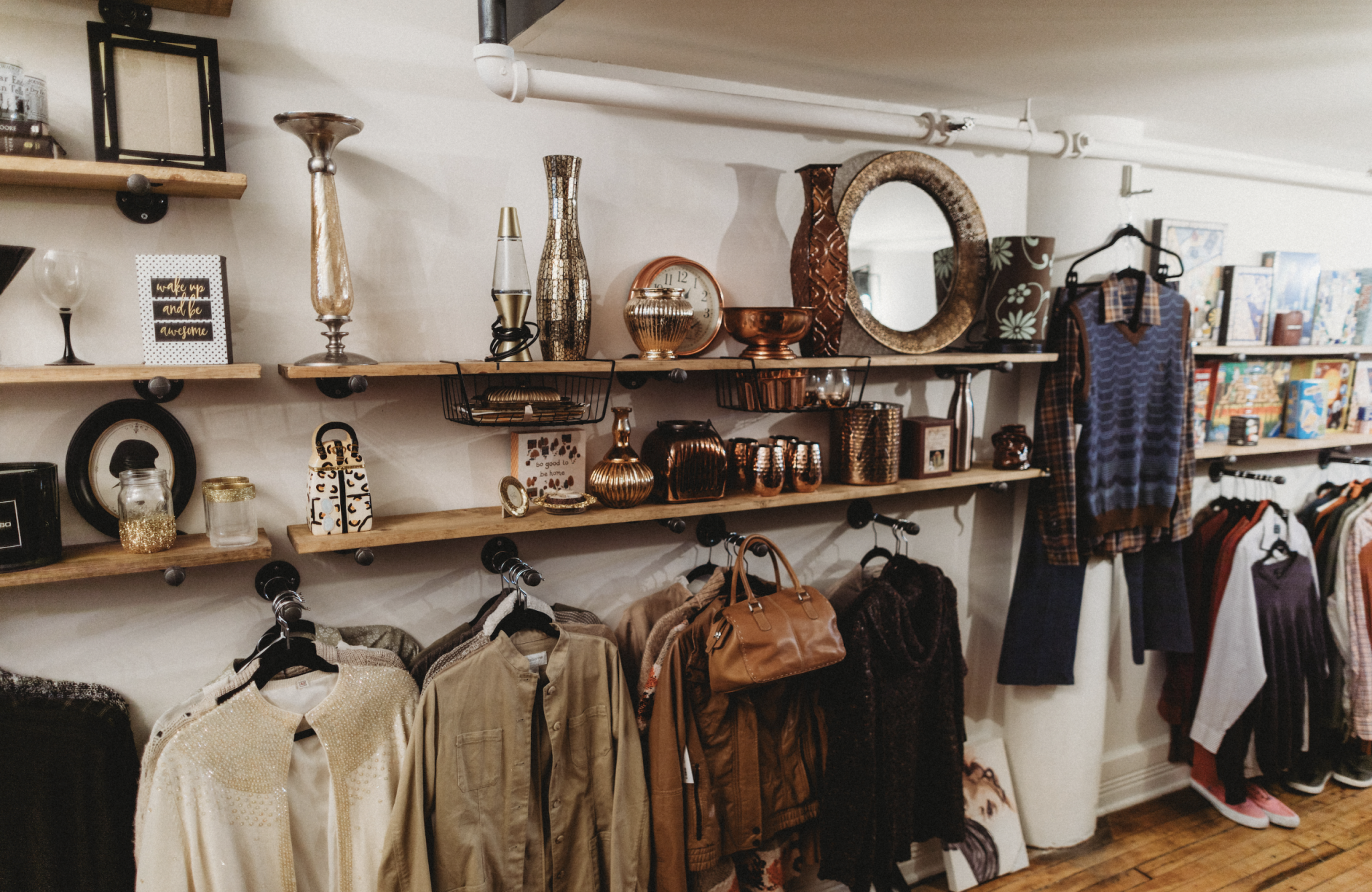 AXIOS: A savvy shopper's guide to Chicago thrift and vintage stores
