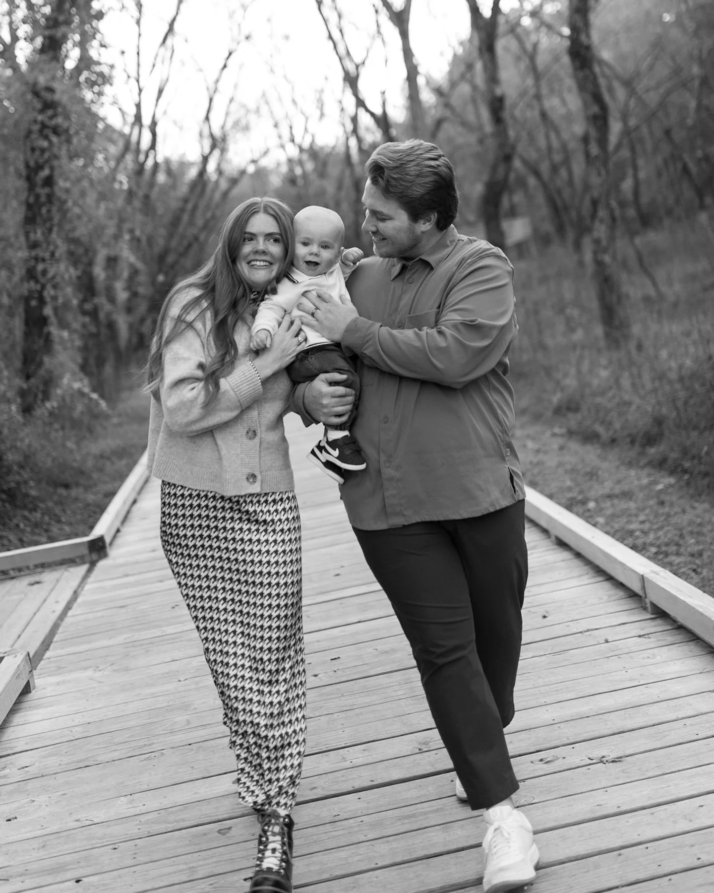 A sunset lake session with the cutest fam! 🥲
