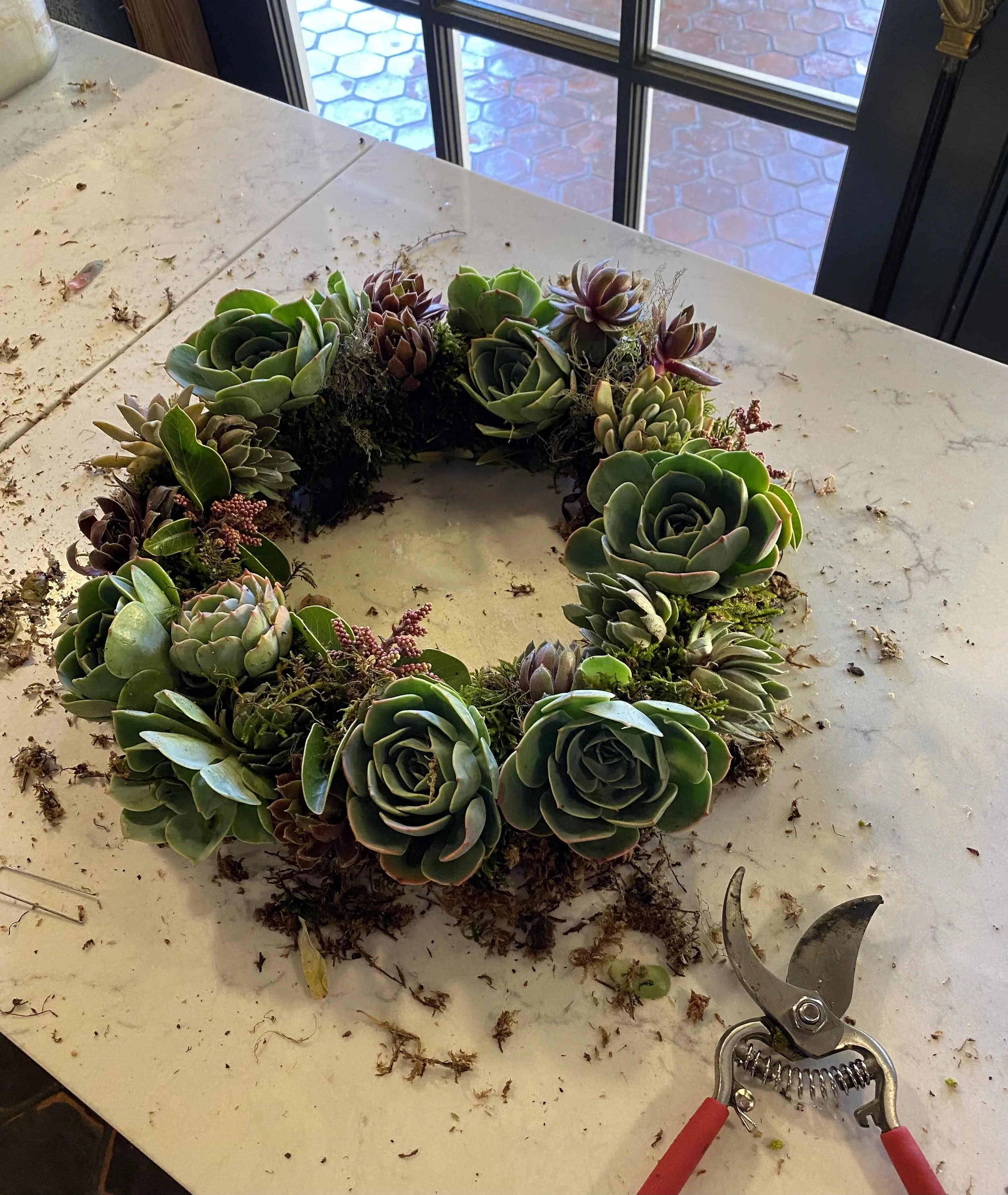 Create a wreath with Nitsa Designs