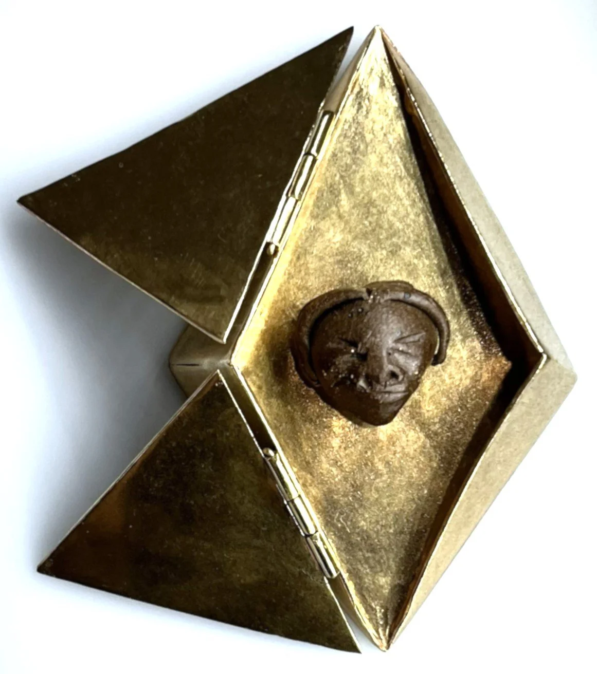 Hawa Brass and ceramic 2.5" x 1.5"