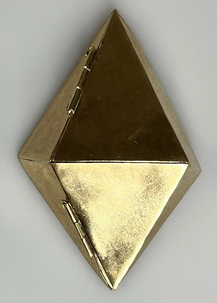 Hawa Brass and ceramic 2.5" x 1.5"