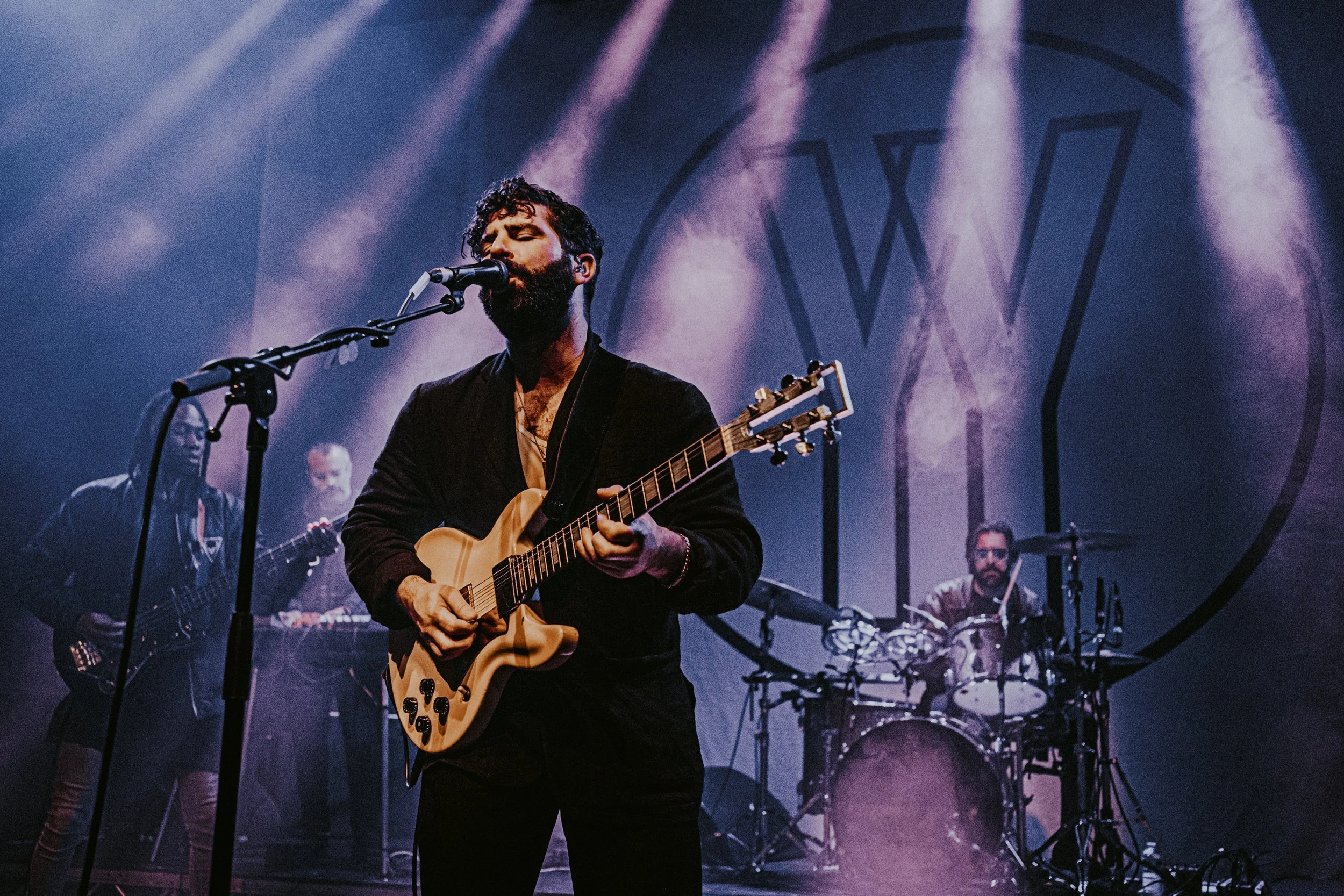 © 2026 LOWRI BURKINSHAW | Yannis Philippakis performing with Yannis & The Yaw at O2 Shepherd's Bush Empire