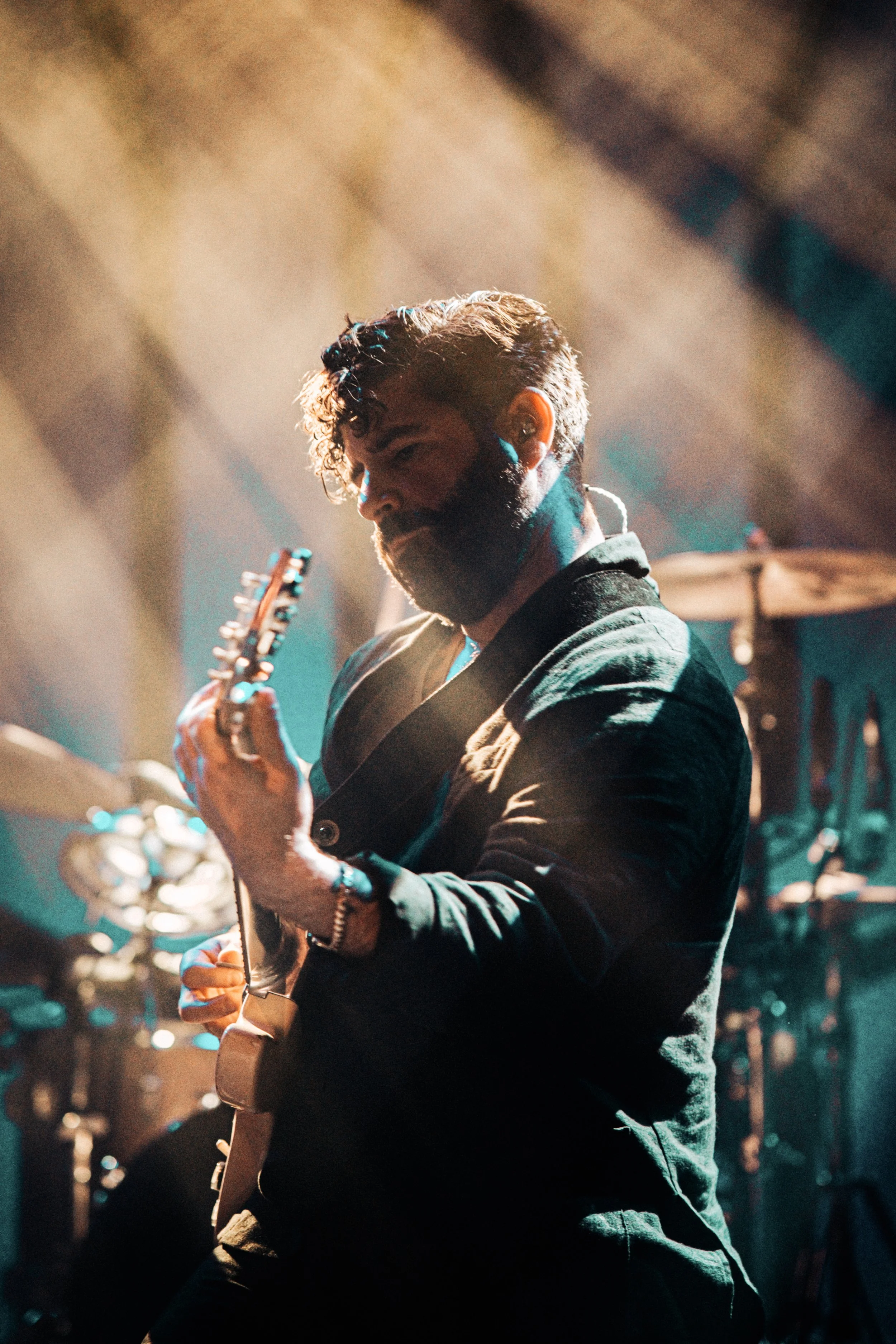 © 2026 LOWRI BURKINSHAW | Yannis Philippakis performing with Yannis & The Yaw at O2 Shepherd's Bush Empire