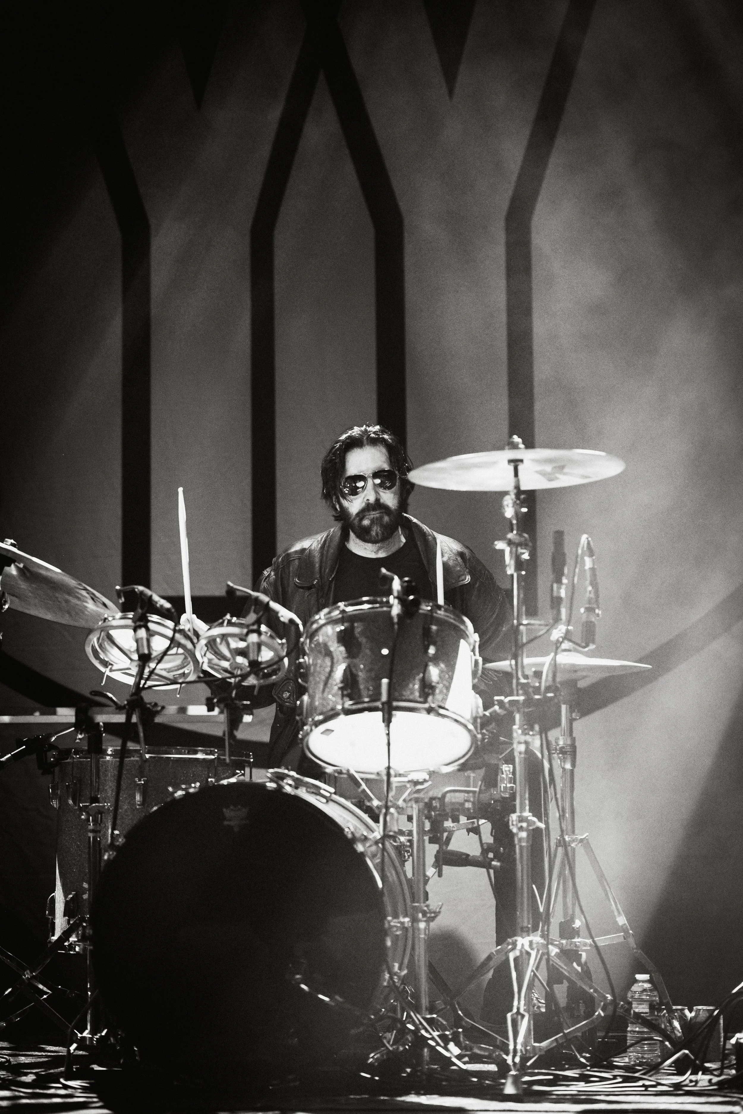 © 2026 LOWRI BURKINSHAW | Vincent Taeger performing with Yannis & The Yaw at O2 Shepherd's Bush Empire 