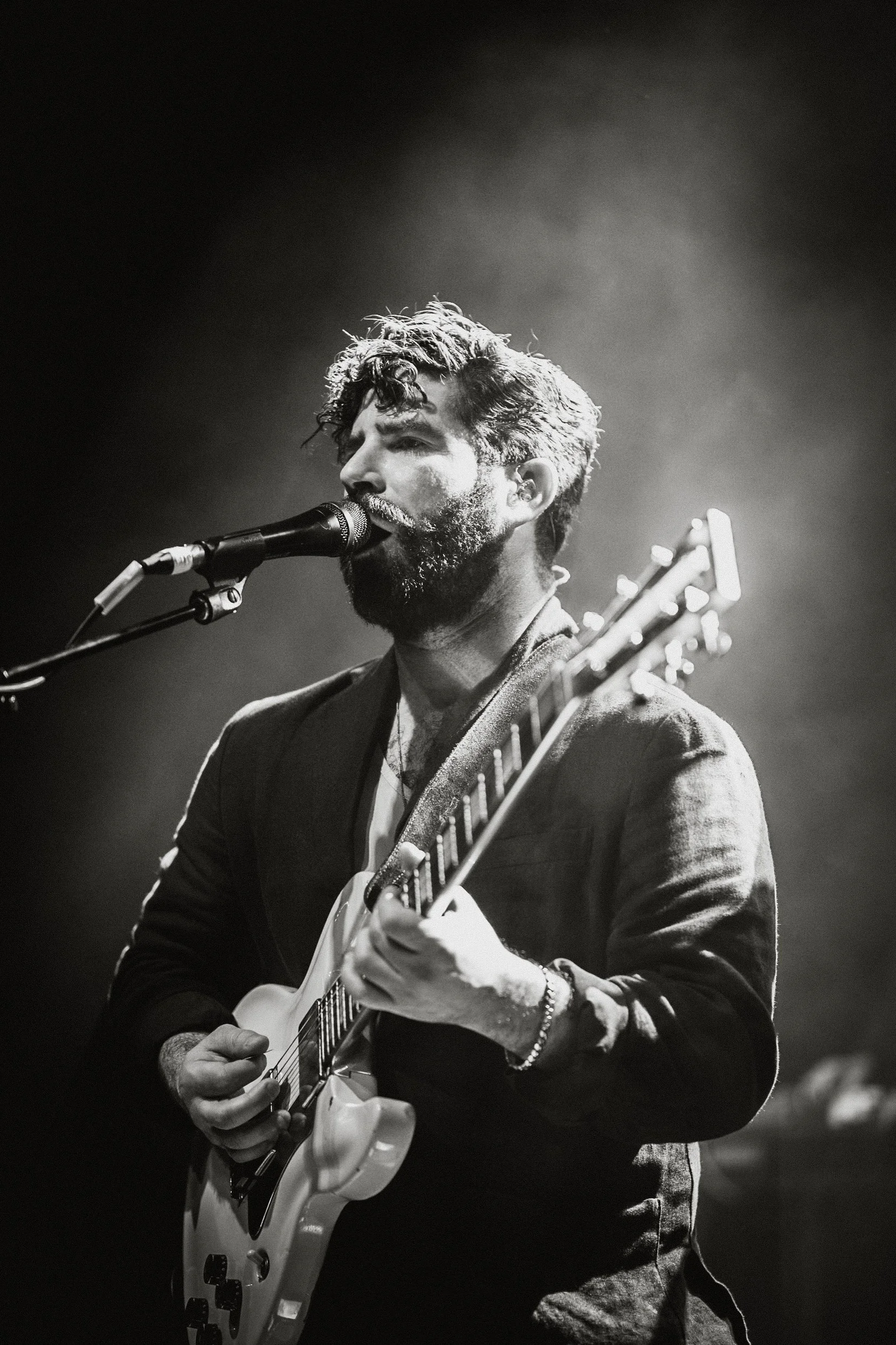 © 2026 LOWRI BURKINSHAW | Yannis Philippakis performing with Yannis & The Yaw at O2 Shepherd's Bush Empire