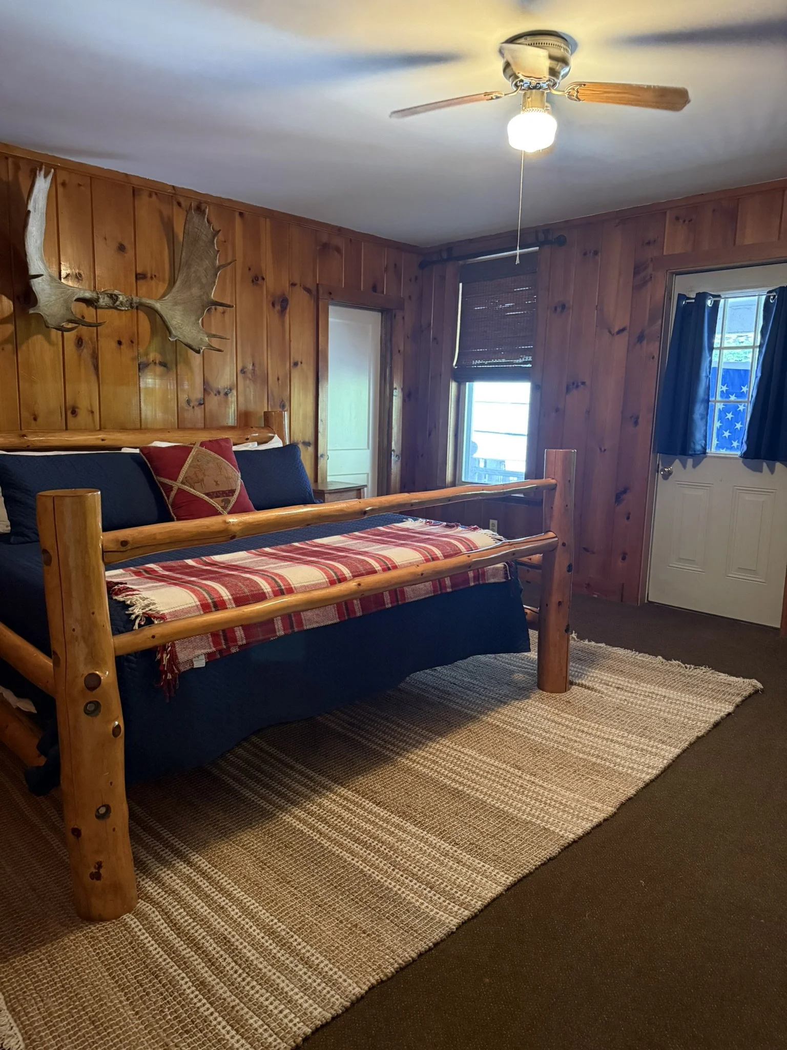 Great Camp Lodge Room (Room 12)
King Bed - Sleeps 2
Rooms 11 & 12 are adjoining