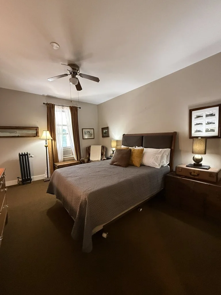 Conductors Queen Room (Room 10)
Queen Bed - Sleeps 2