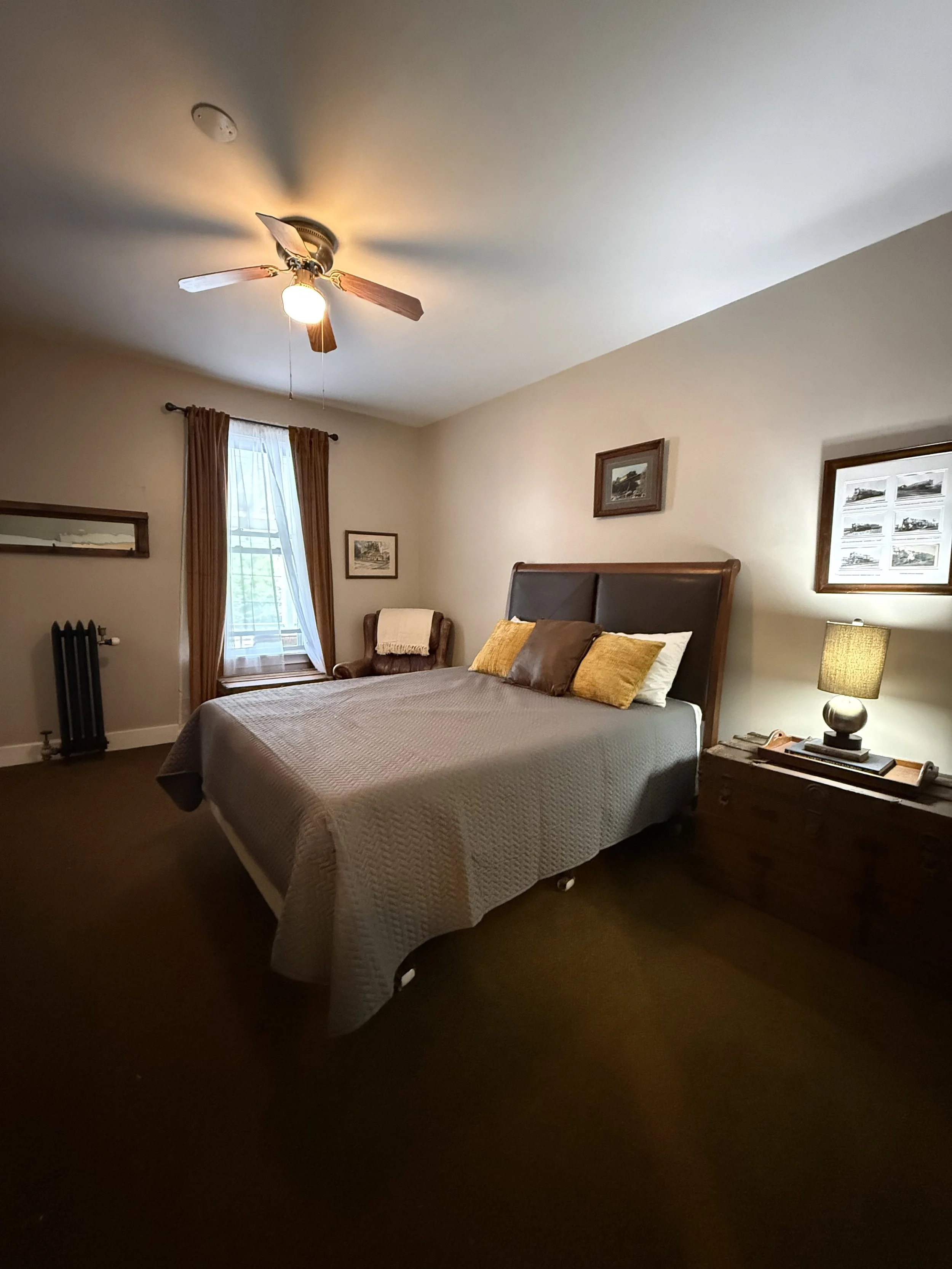 Conductors Queen Room (Room 10)
Queen Bed - Sleeps 2