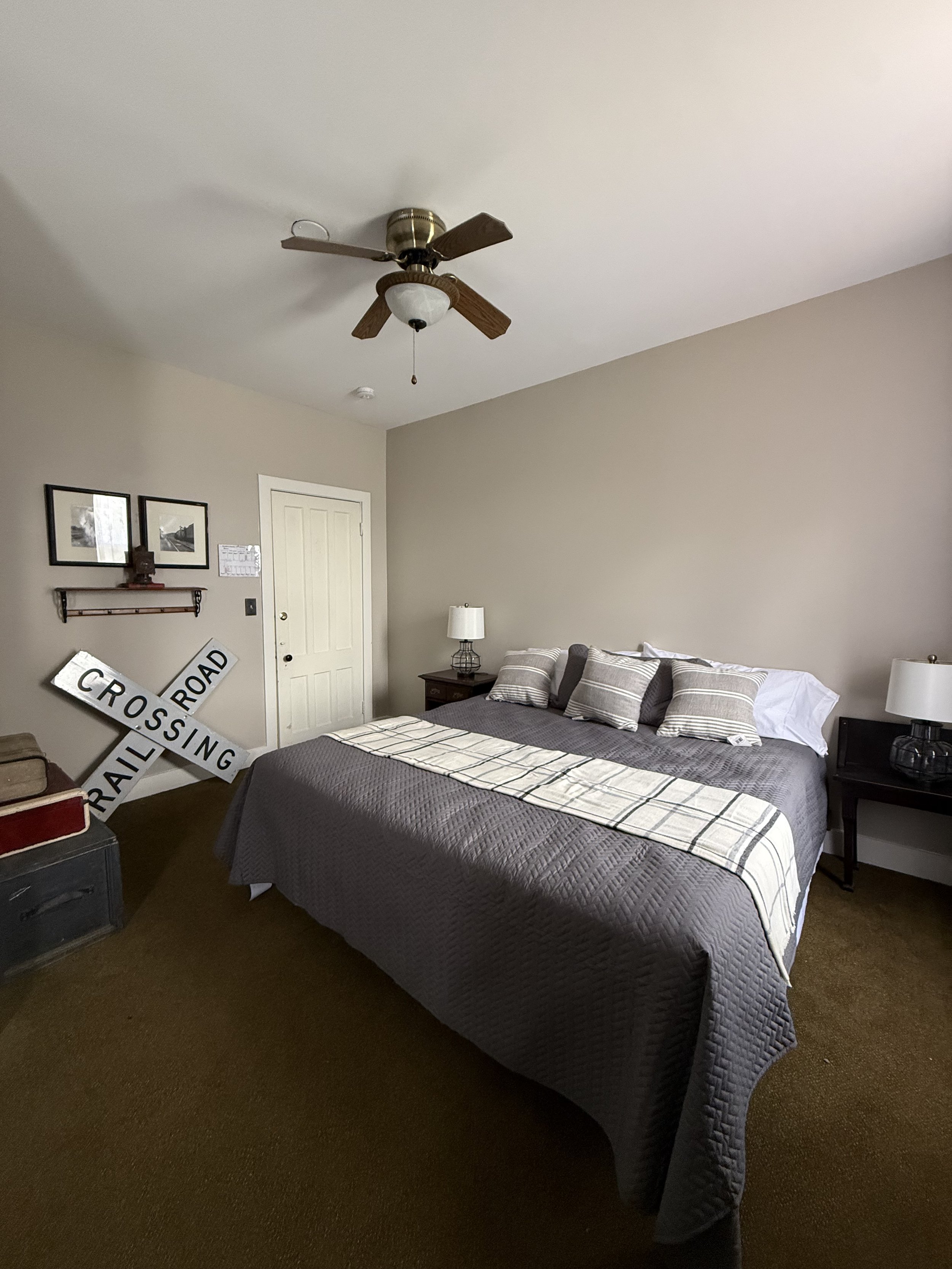 Railroad Family Room (Room 7)
King & Full Beds - Sleeps 4