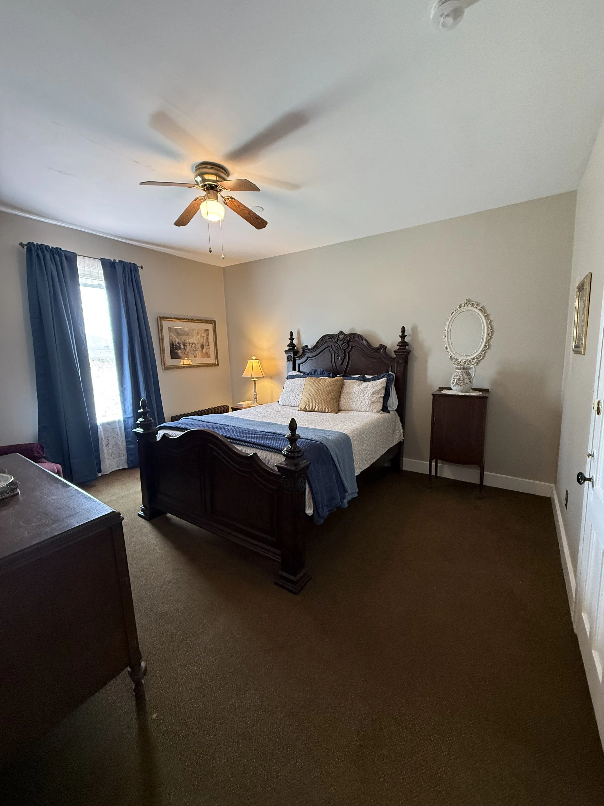 Heritage Queen Room (Room 6)
Queen Bed - Sleeps 2