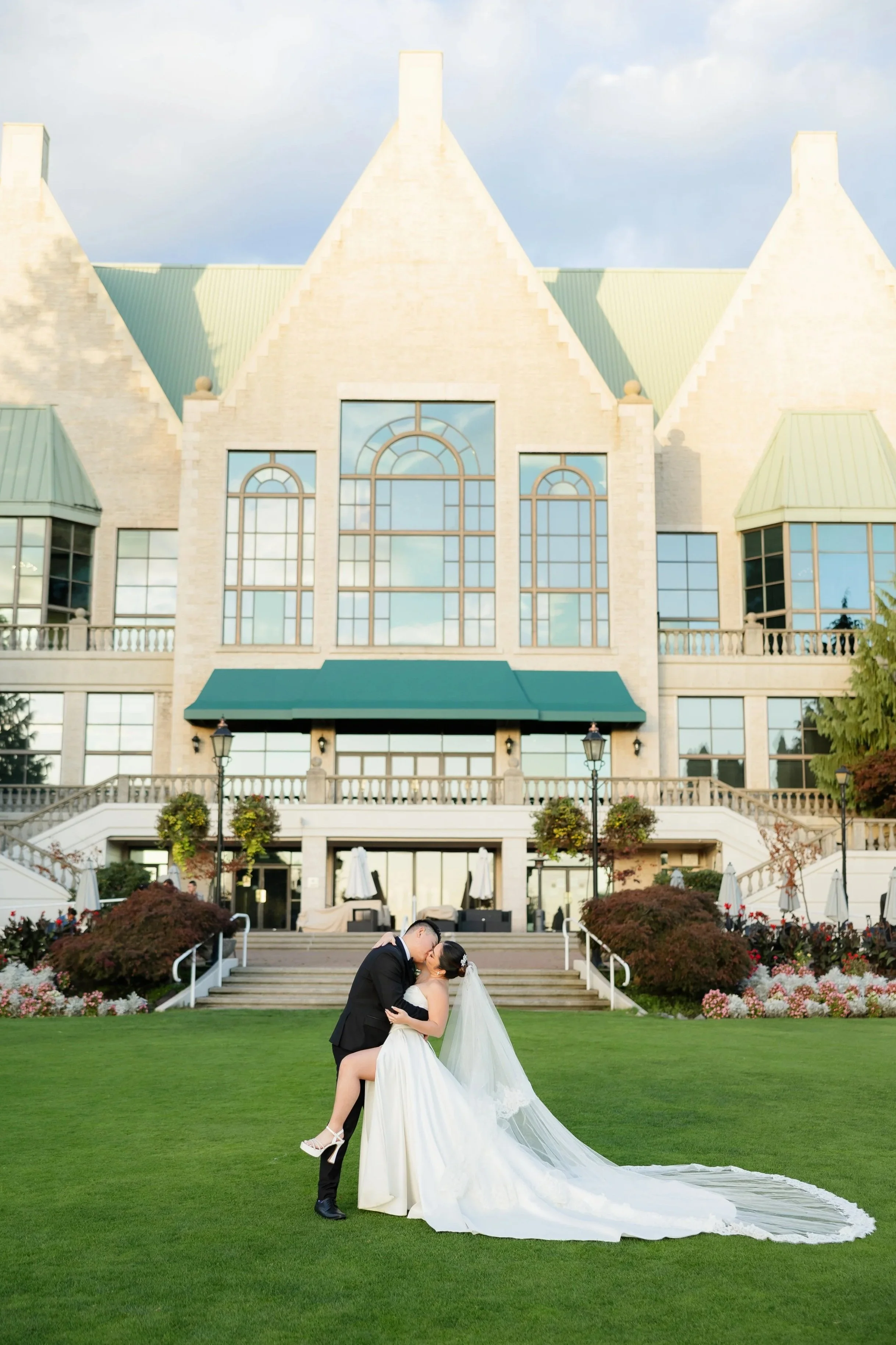 Bride and groom at Swaneset Bay Resort & Country Club