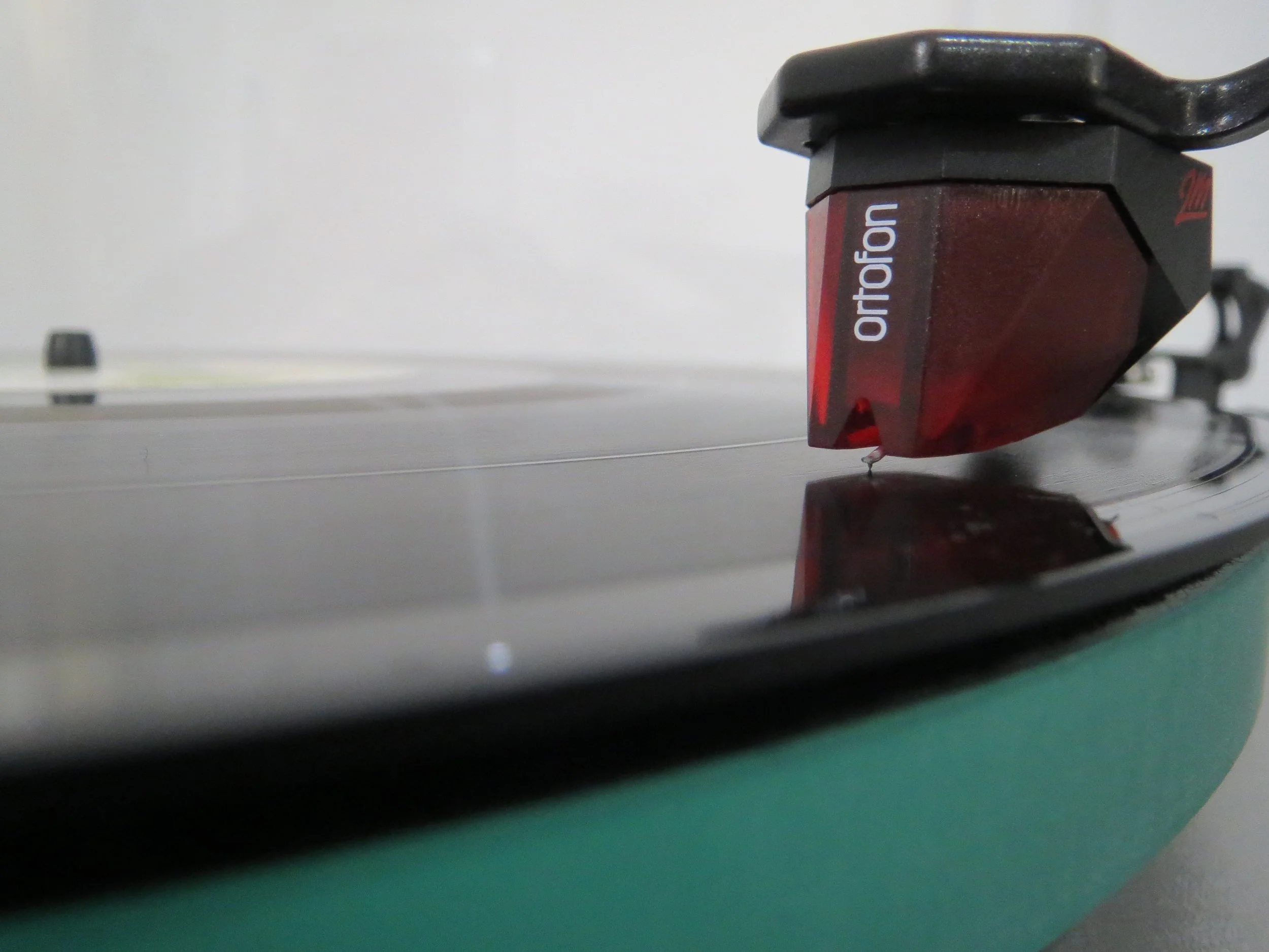 Rega RP3 Turntable tonearm  (C)  www.oa21.com