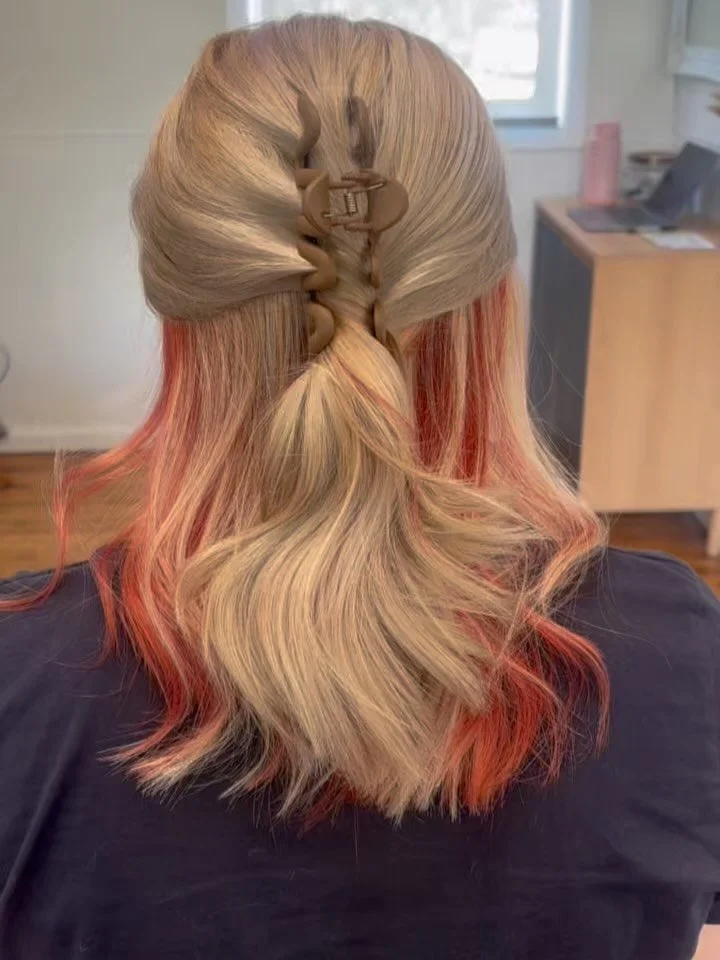 &ldquo;I usually hate scalp bleaching&hellip; but I Clean, bright scalp bleach ✔️ icy blonde lengths ✔️ and a bold red peekaboo because playing it safe is overrated &mdash; definitely out of the norm for me, but when it hits, it hits. Swipe for the b