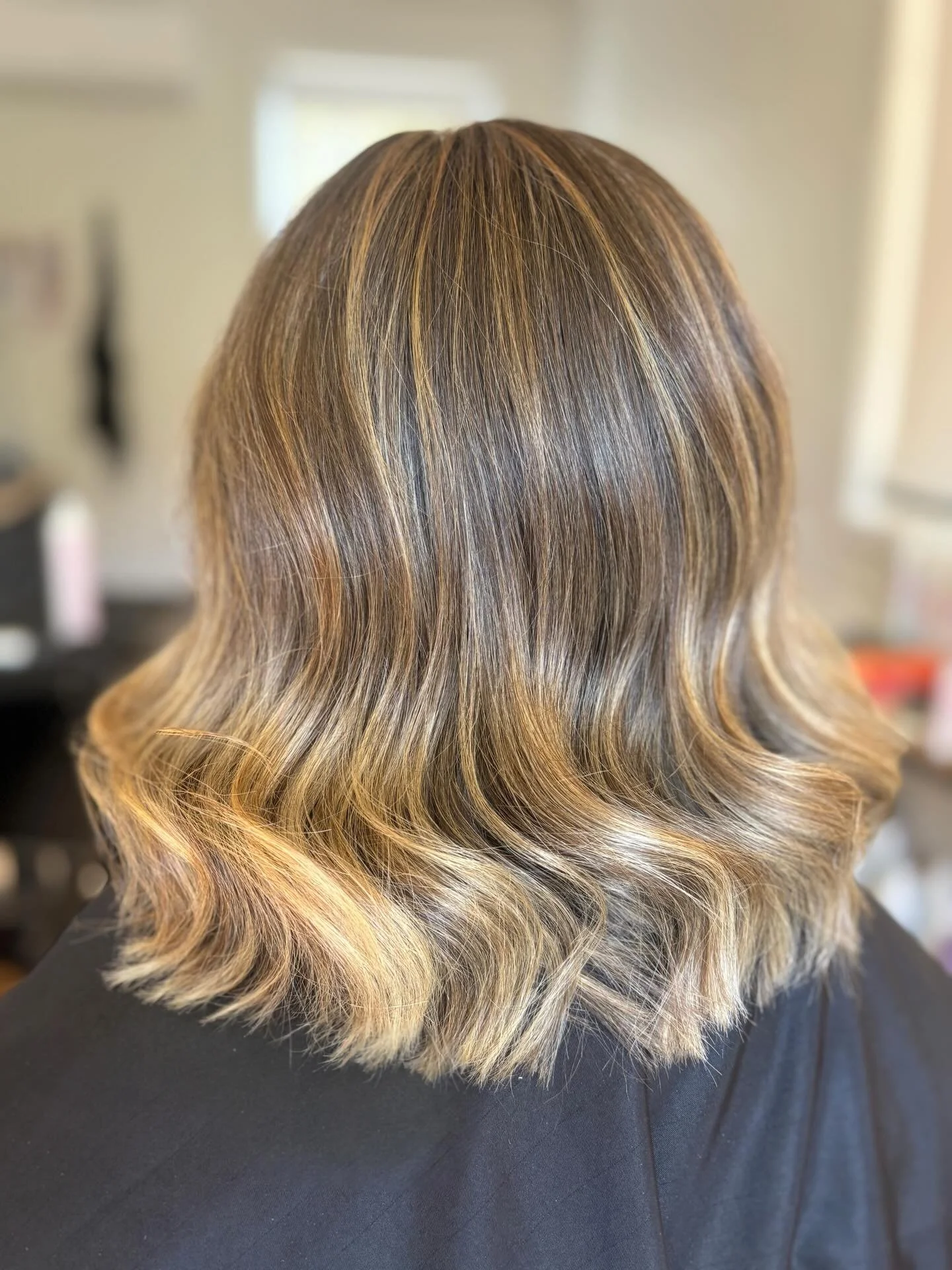 Your sign you don&rsquo;t need a full overhaul&mdash;just the right refresh and a clean trim.

Hayley&rsquo;s colour brought back to life with a simple tidy up and fresh ends.

Ready for your reset? Book online or message me.

#hairbyclaudia #cootamu