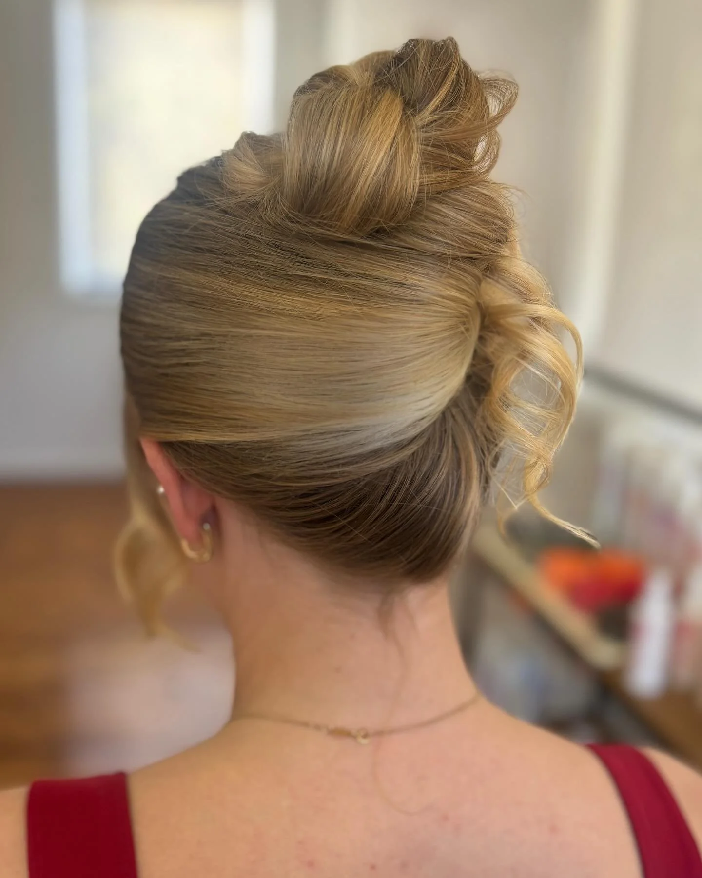 This is your sign to elevate your event hair. I&rsquo;m obsessed with creating styles like this &mdash; soft structure, clean lines and just the right amount of detail to look effortless but hold all day. Face-framing to keep it modern and a textured